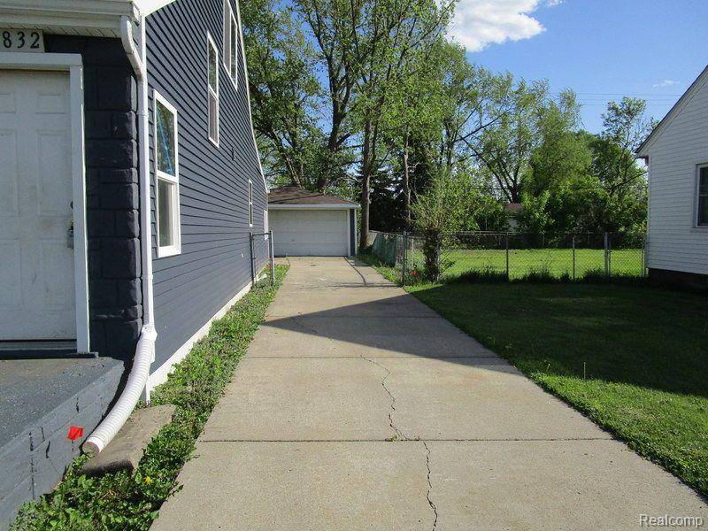 Clinton Township, MI 48035,19832 STAFFORD ST