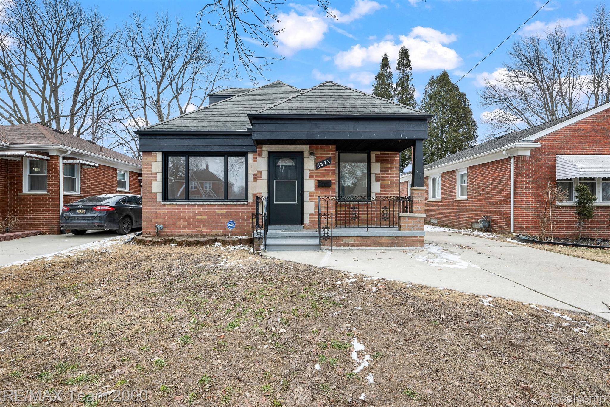 Dearborn Heights, MI 48127,6872 N SILVERY LN