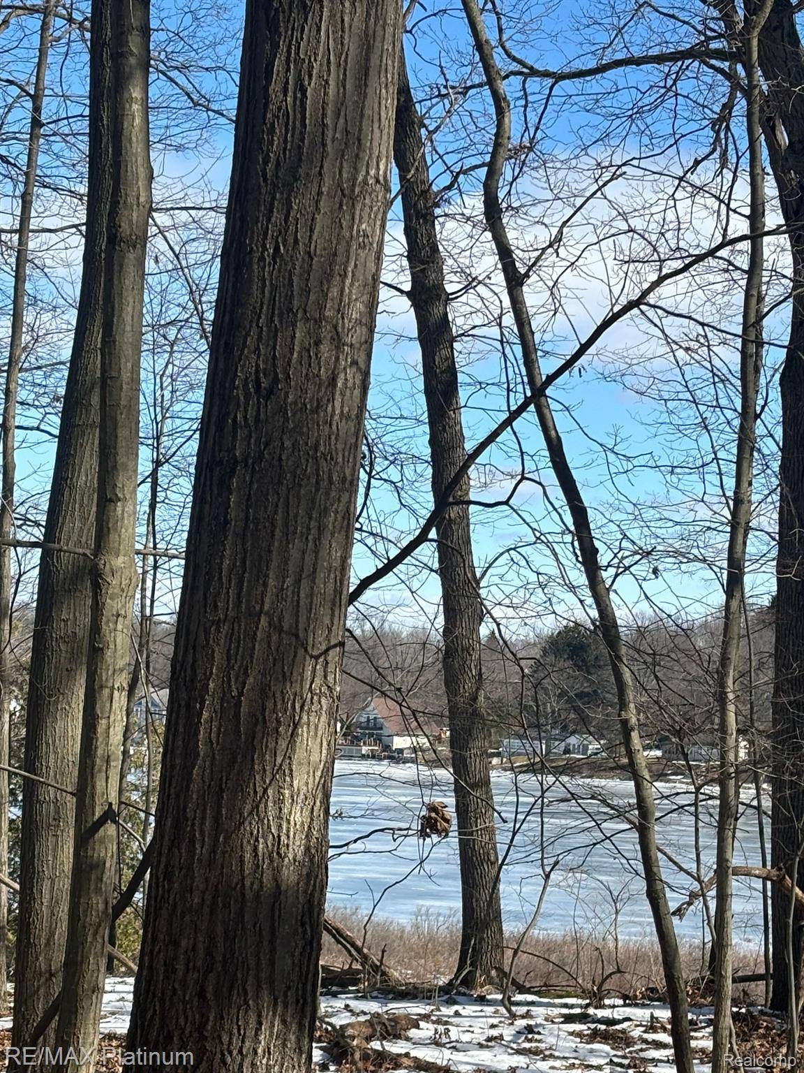 Holly, MI 48442,V/L TIPSICO LAKE ROAD