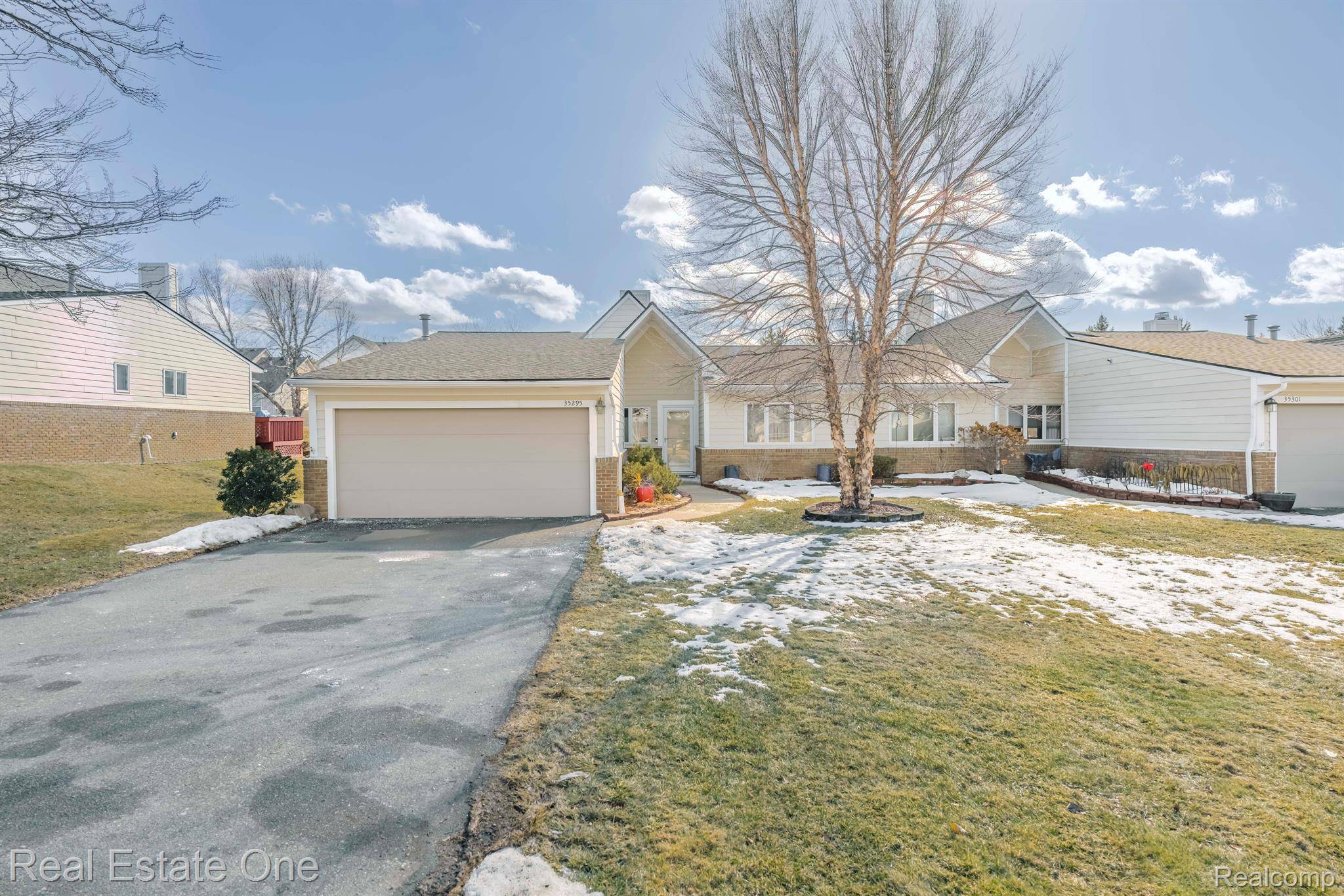 Farmington Hills, MI 48335,35295 HILLSIDE DR