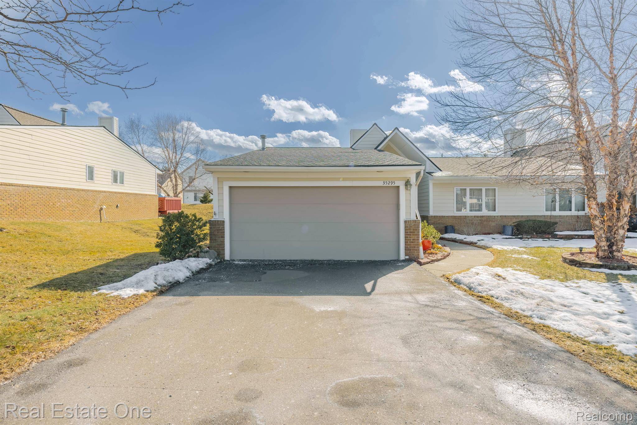 Farmington Hills, MI 48335,35295 HILLSIDE DR