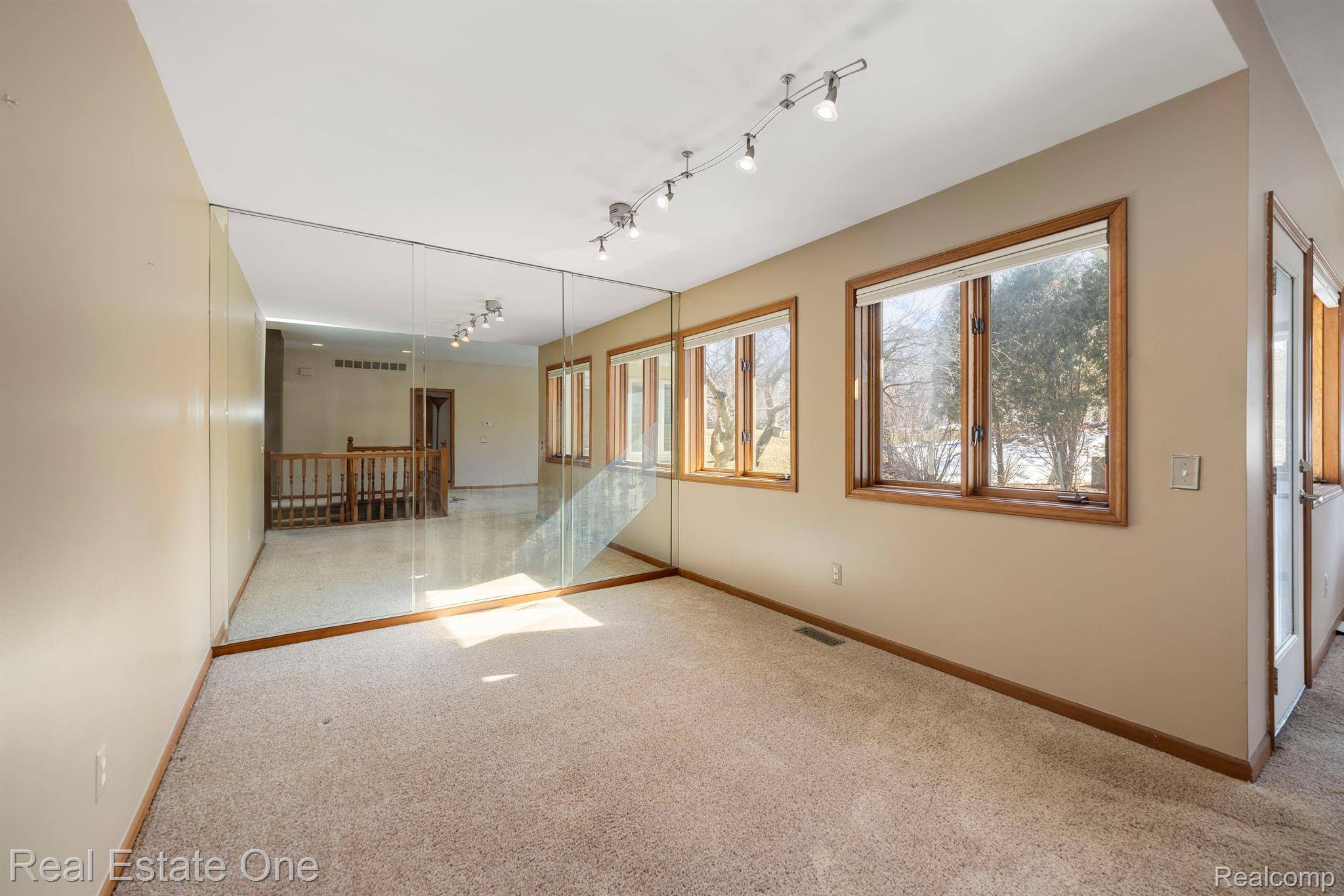 Farmington Hills, MI 48335,35295 HILLSIDE DR