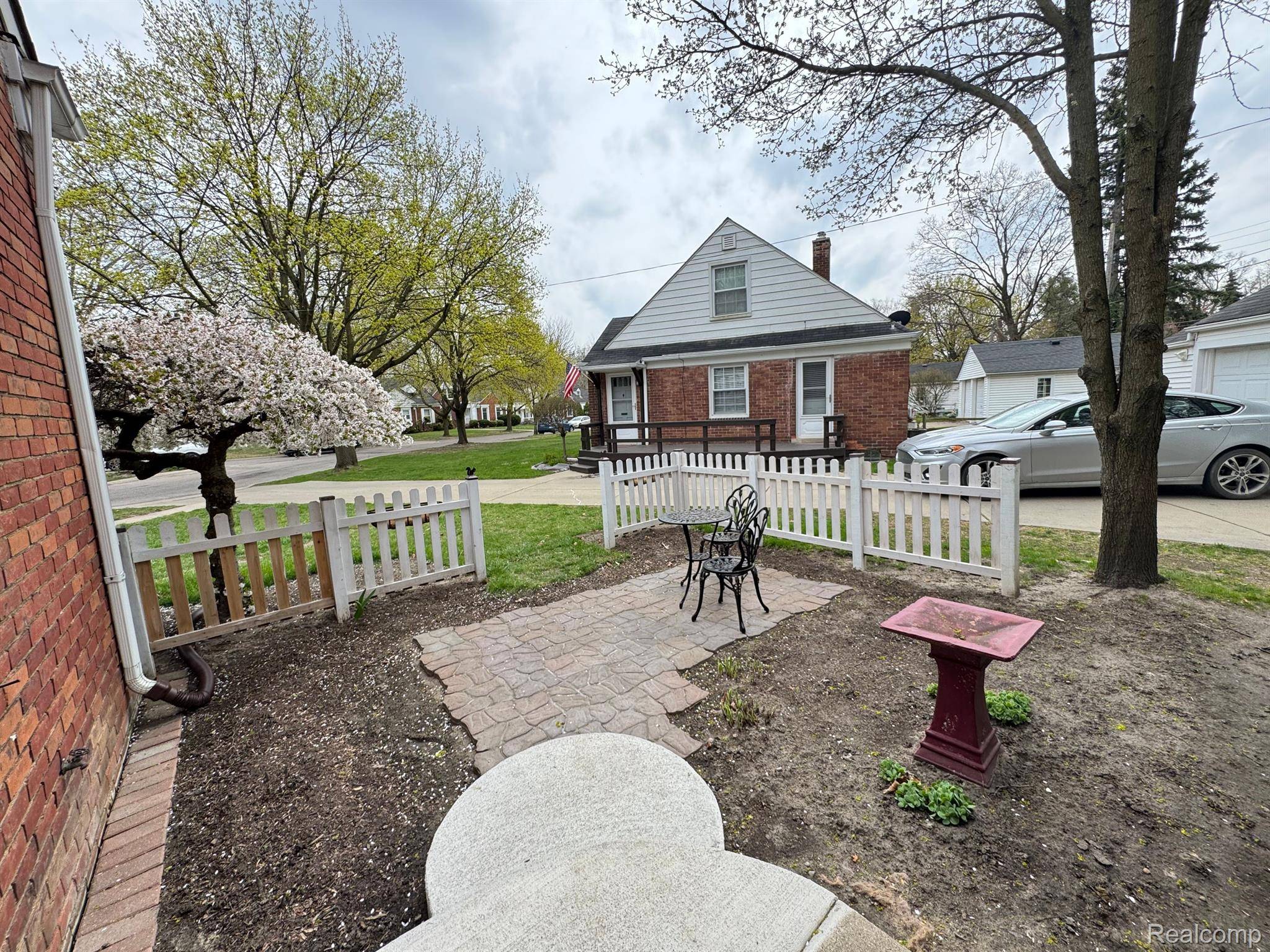 Dearborn, MI 48120,17 CARLTON LN