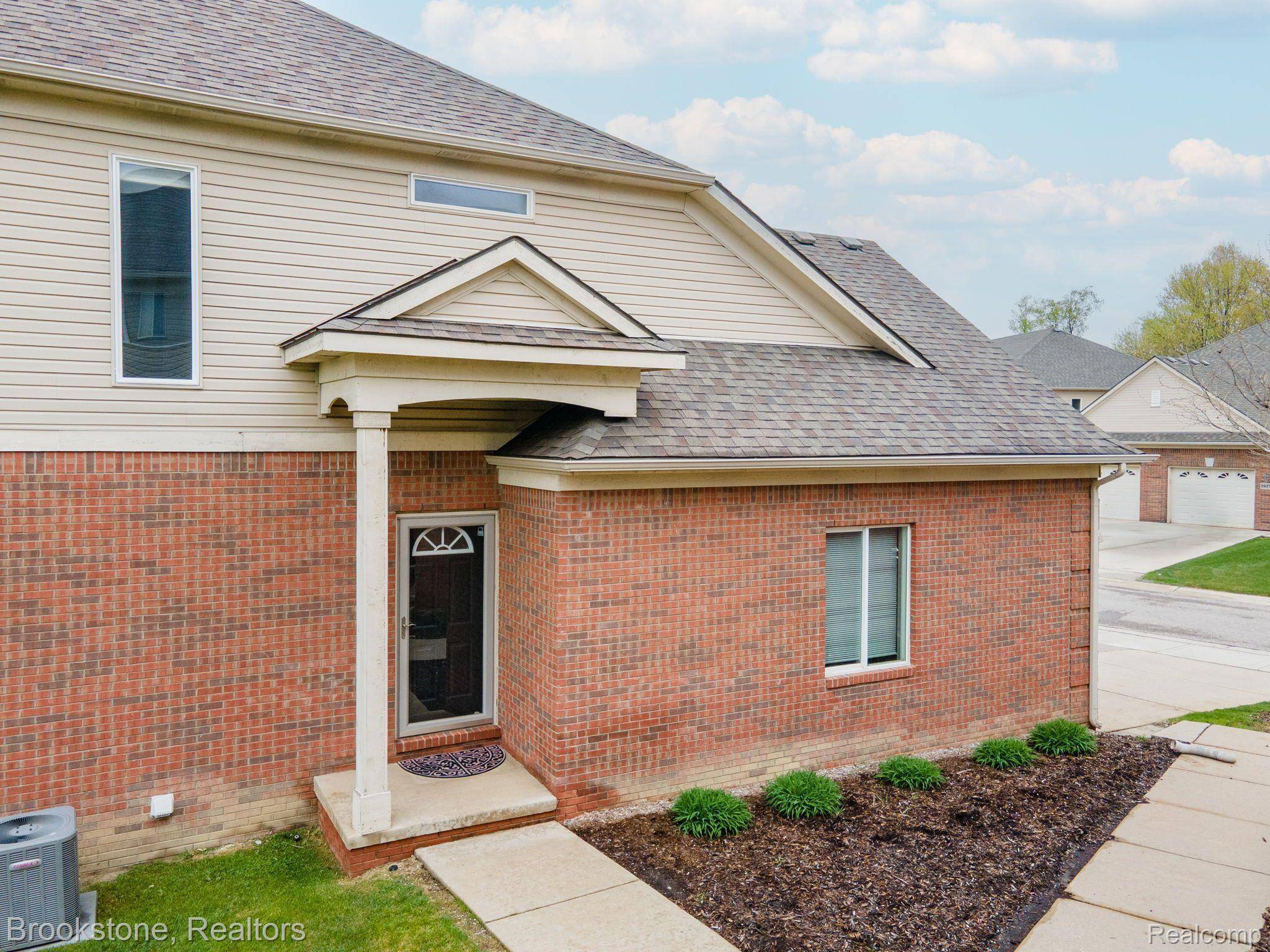 Warren, MI 48092,29361 WOODPARK CIR