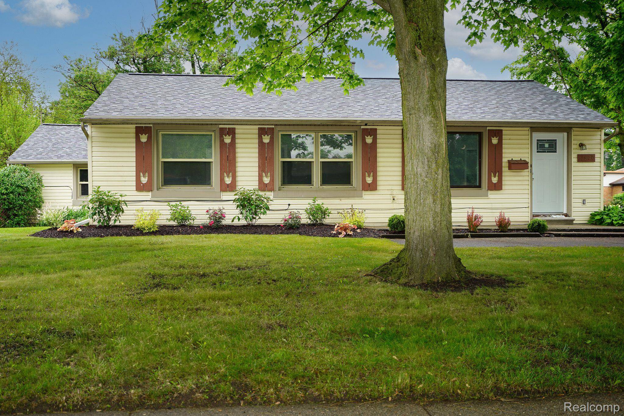 Oak Park, MI 48237,12900 NORTHFIELD BLVD