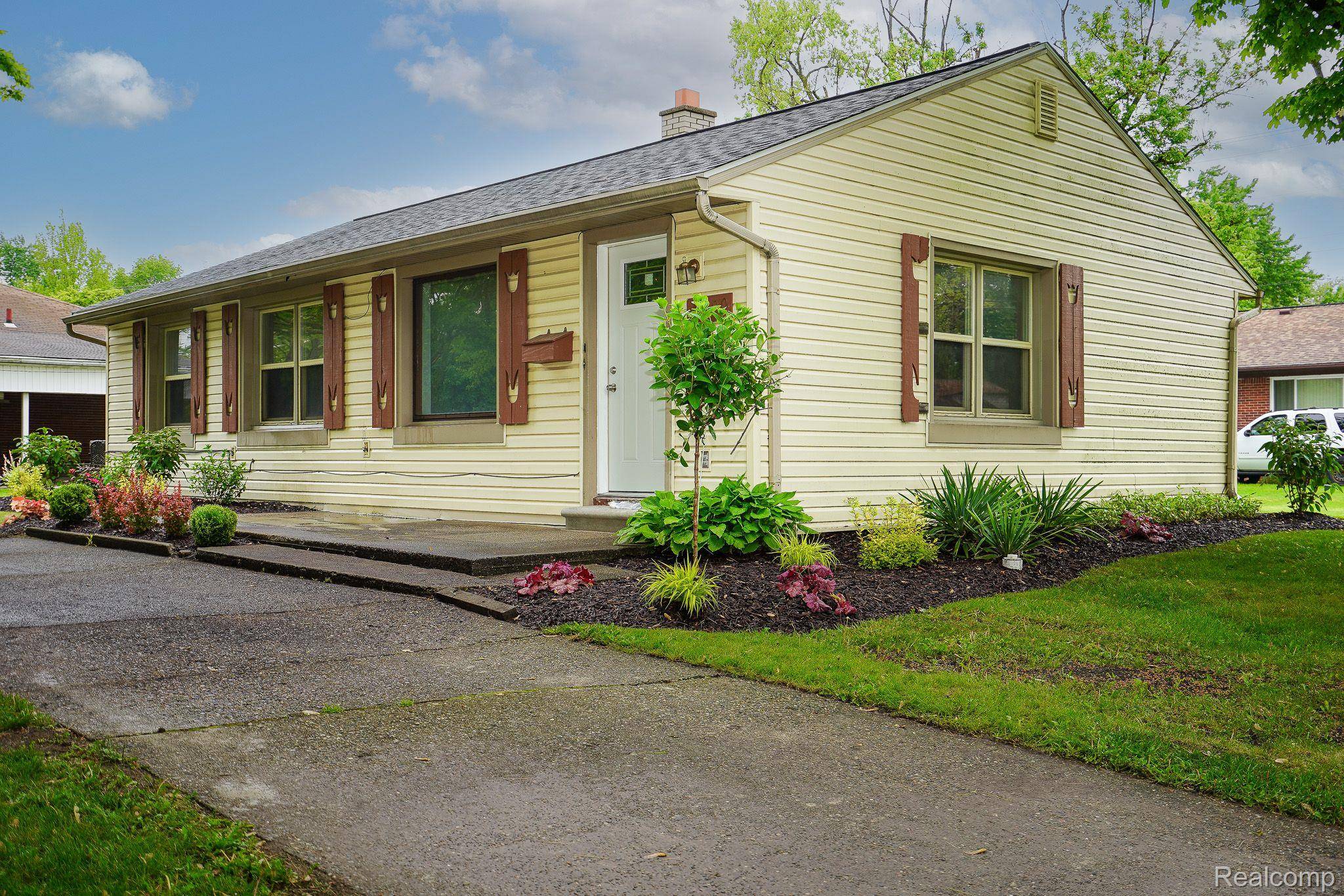 Oak Park, MI 48237,12900 NORTHFIELD BLVD