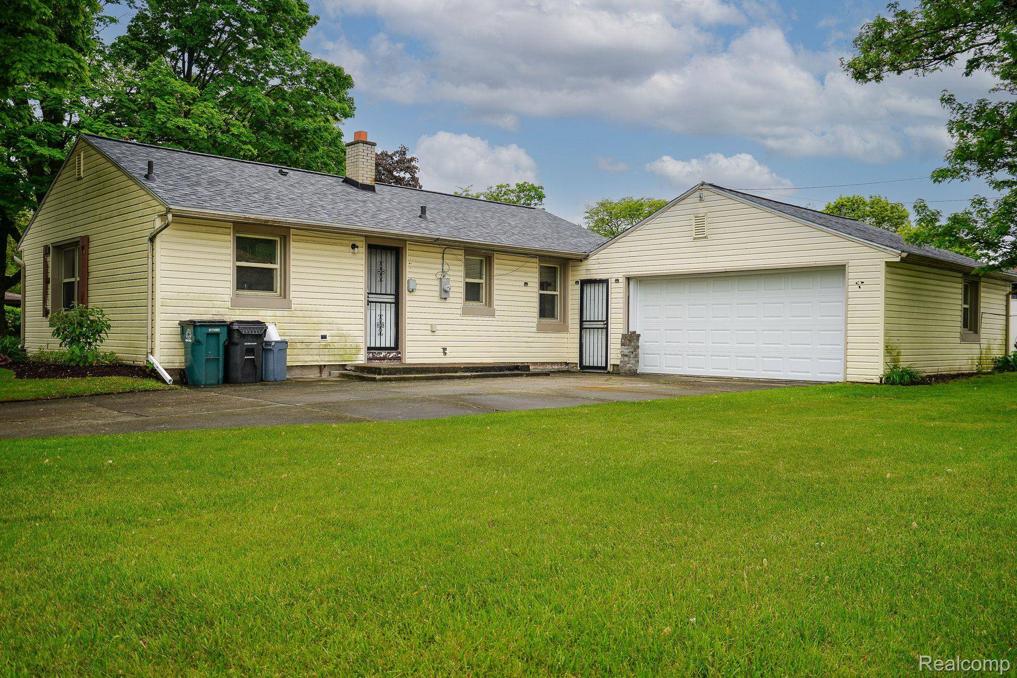 Oak Park, MI 48237,12900 NORTHFIELD BLVD