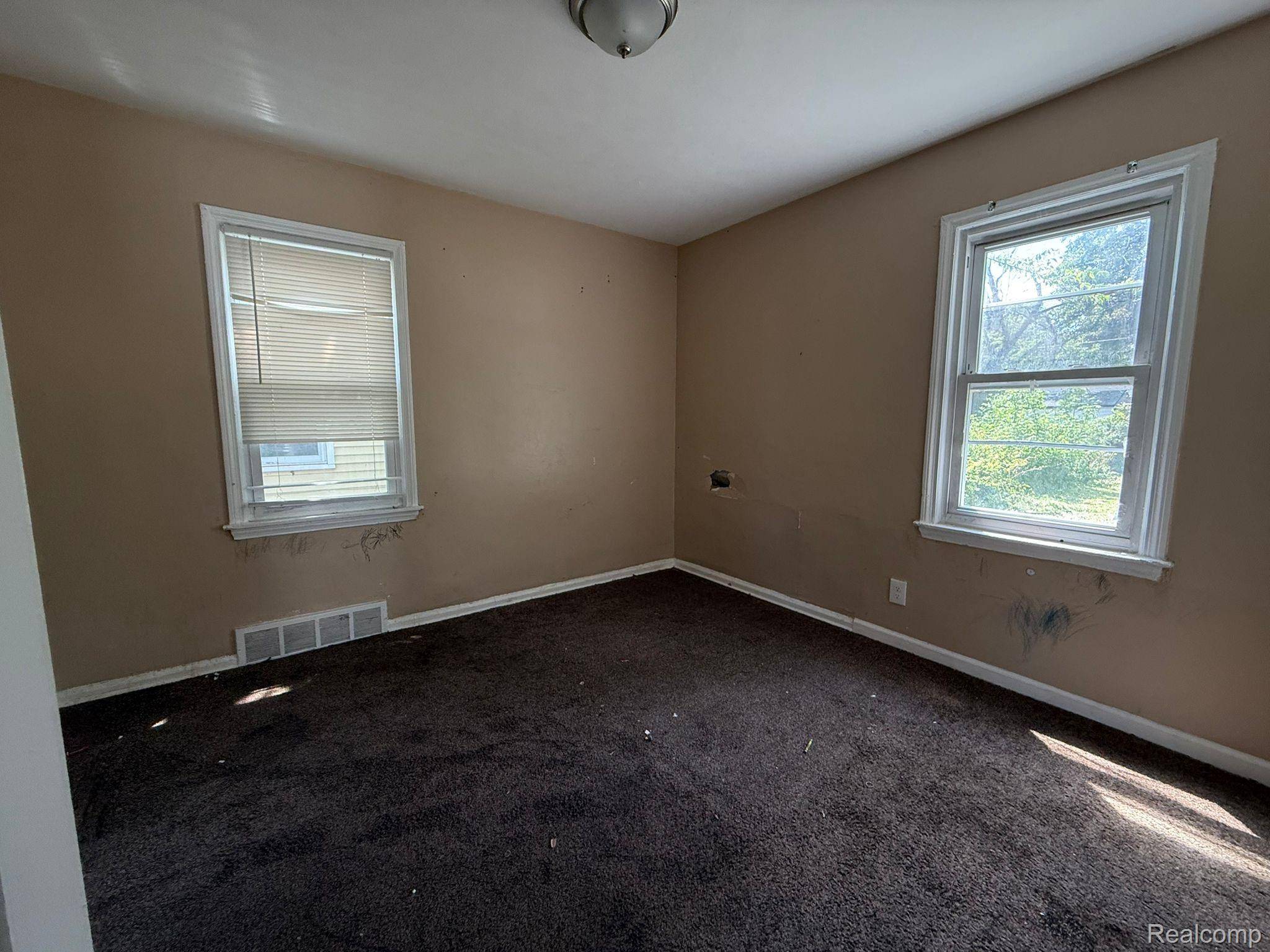 Detroit, MI 48219,19411 Chapel ST