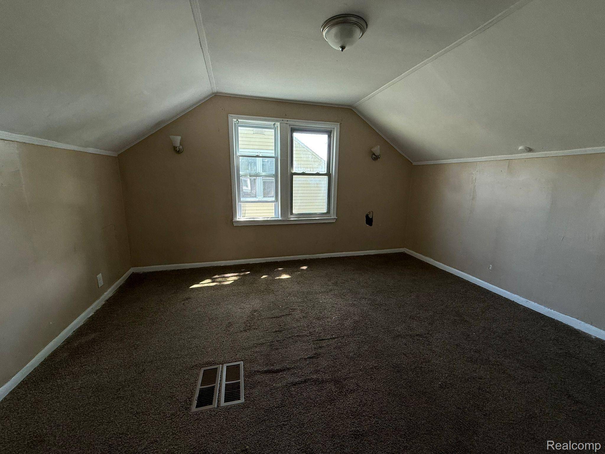 Detroit, MI 48219,19411 Chapel ST