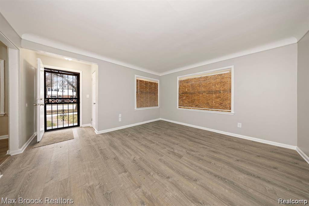 Detroit, MI 48219,19712 LAHSER RD