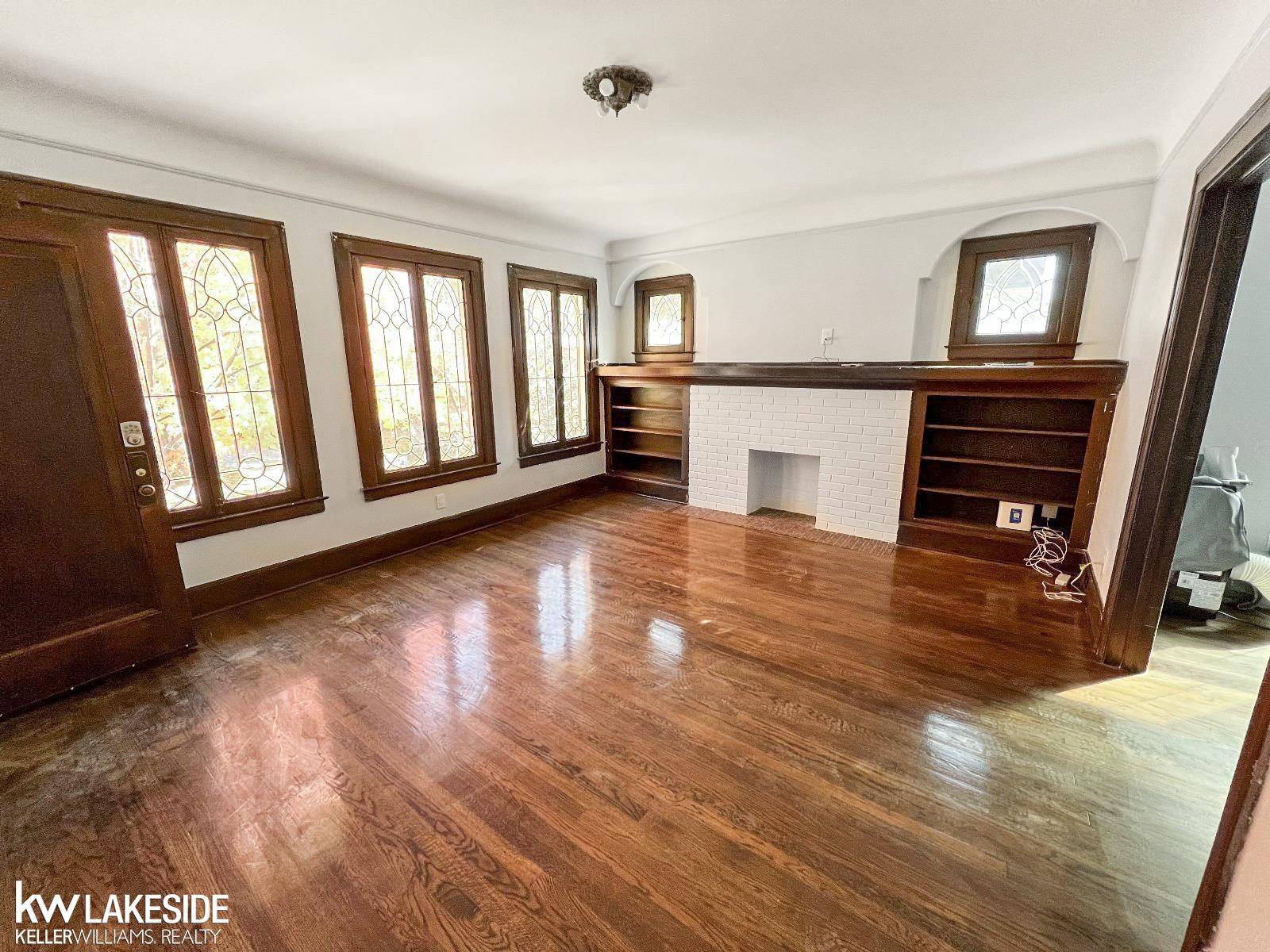 Grosse Pointe, MI 48230,645 Neff RD