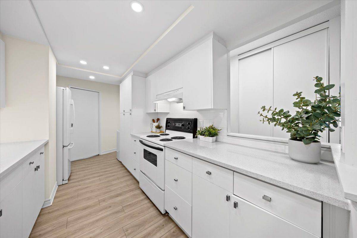 Manor Park - Cardinal Glen And Area, ON K1K 4C5,555 Brittany DR #610