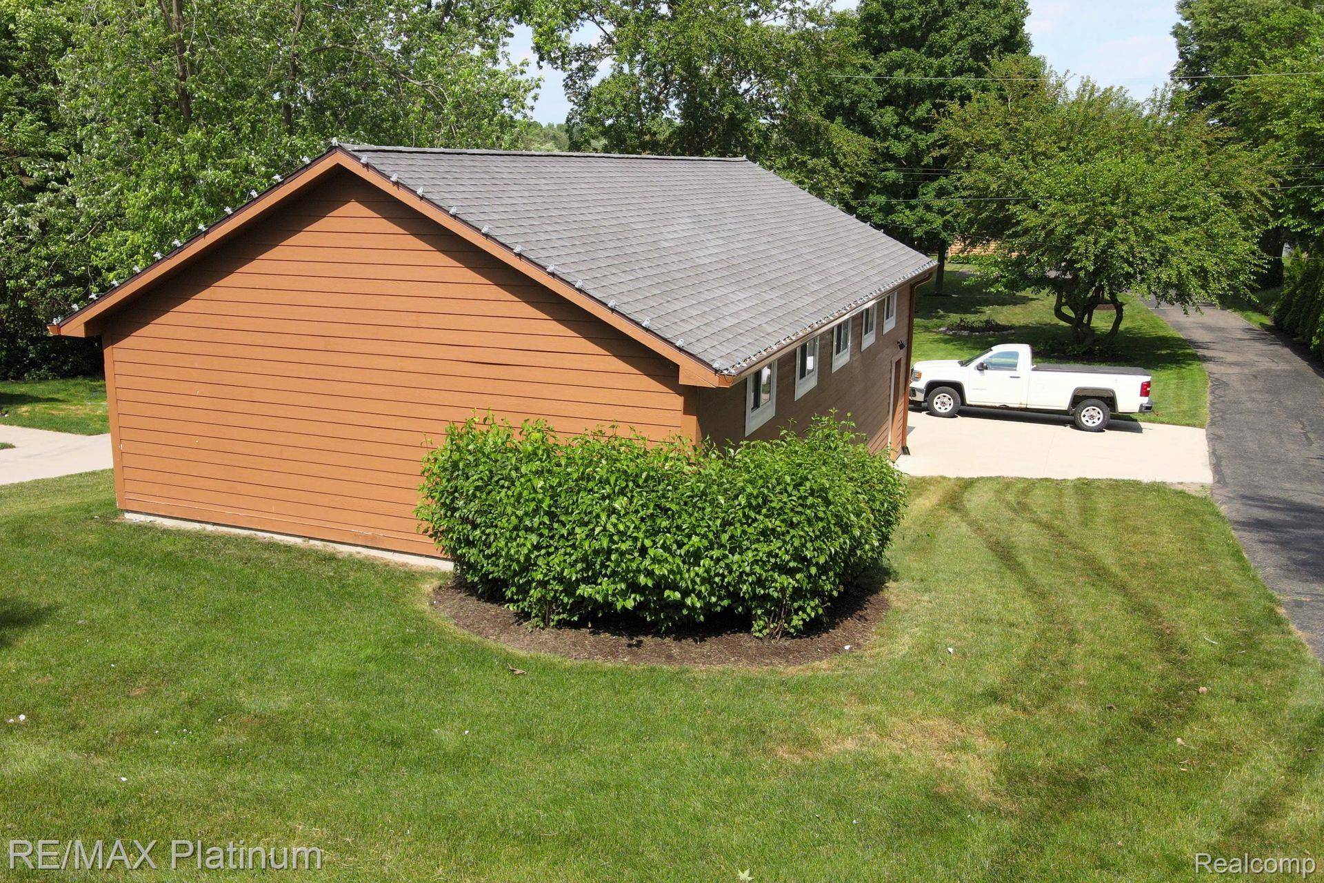 Brighton, MI 48114,2757 S Hacker RD