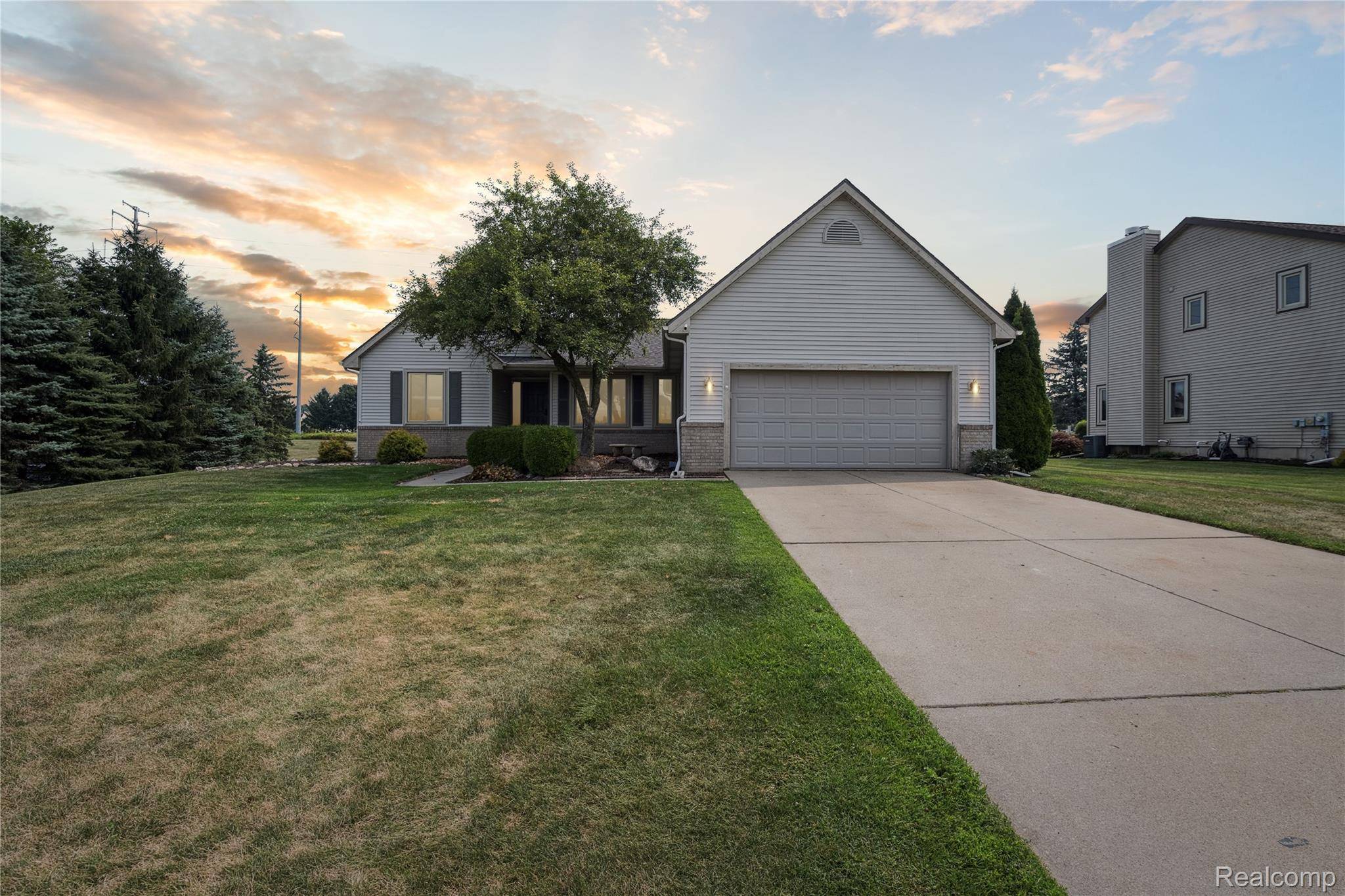 Howell, MI 48843,493 Cloverview LN