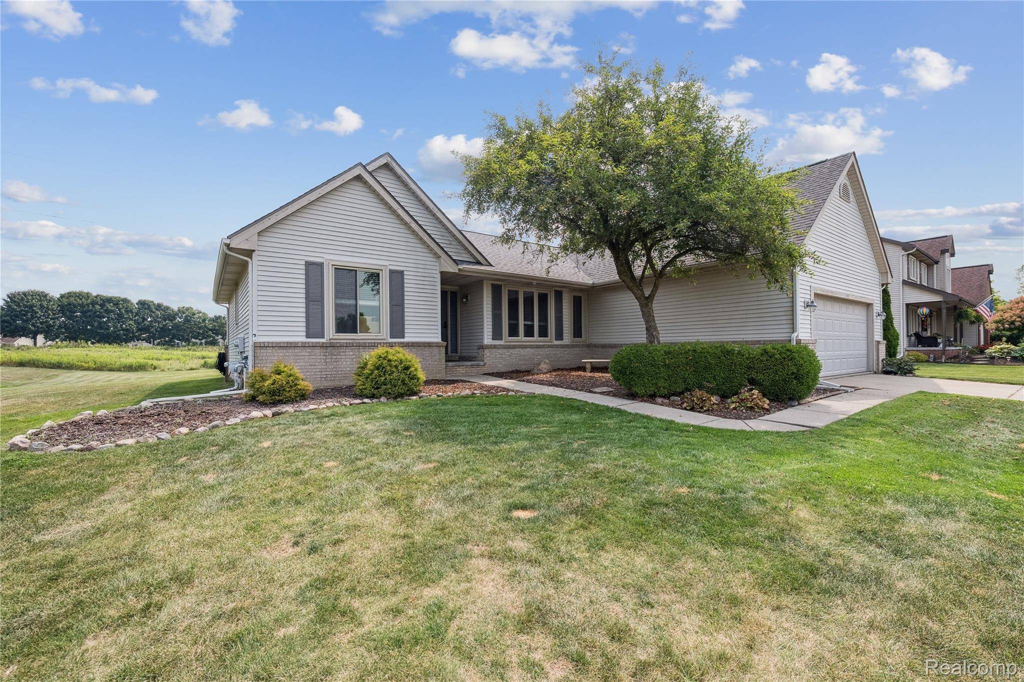 Howell, MI 48843,493 Cloverview LN