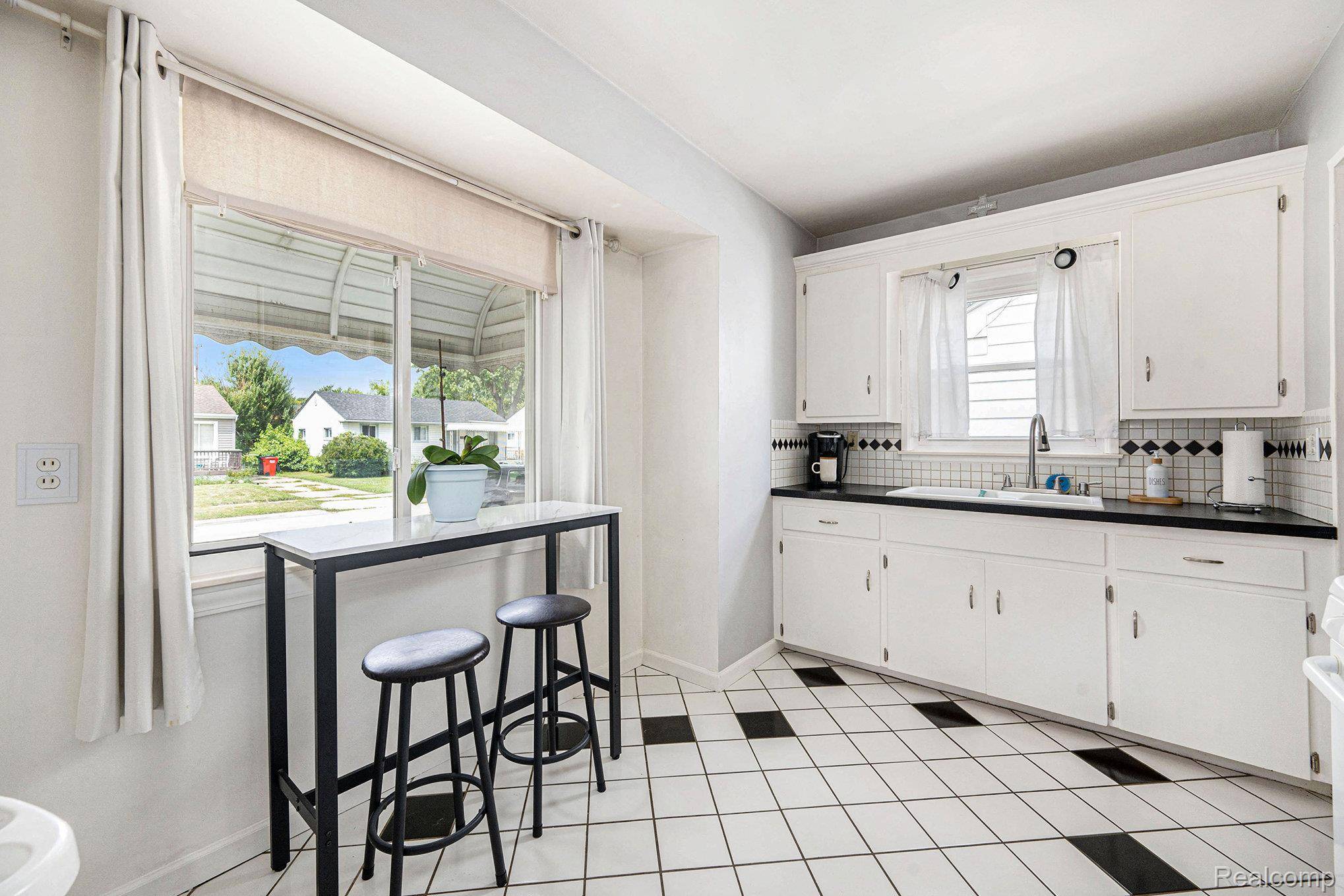 Roseville, MI 48066,25224 Send ST