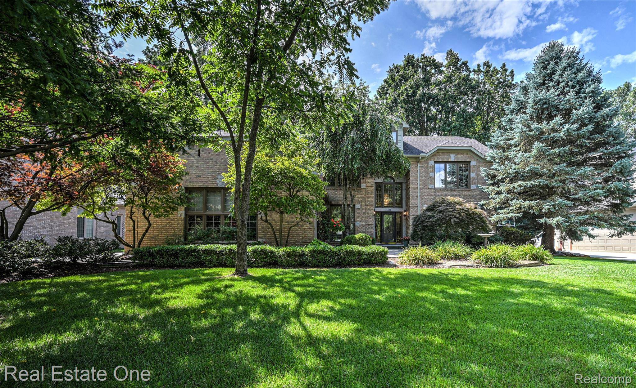 Rochester Hills, MI 48309,3671 Cedar Shake DR