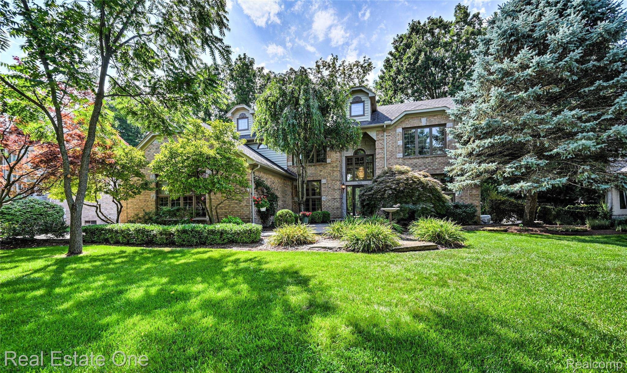 Rochester Hills, MI 48309,3671 Cedar Shake DR