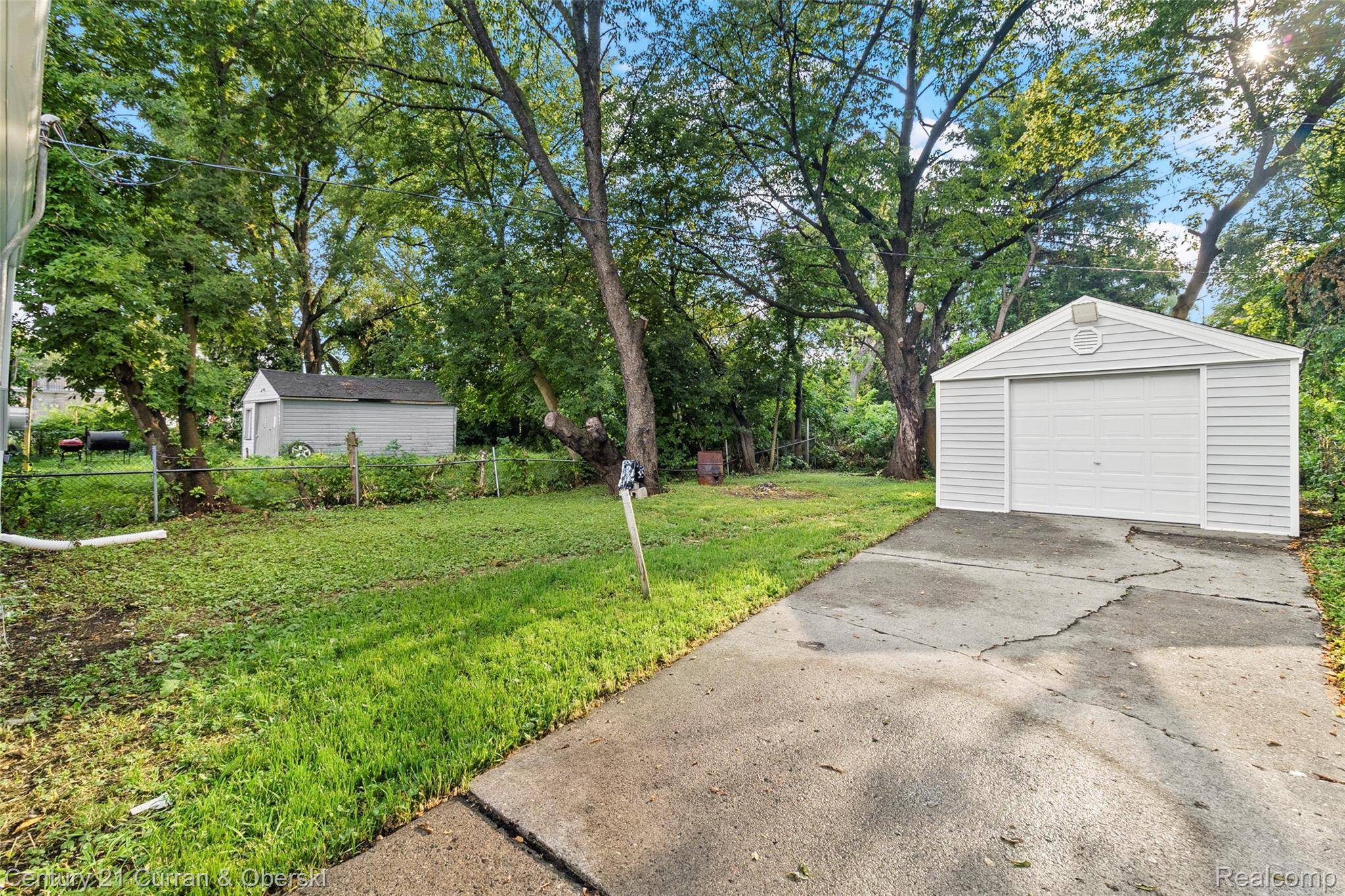 Detroit, MI 48228,8855 Rosemont AVE