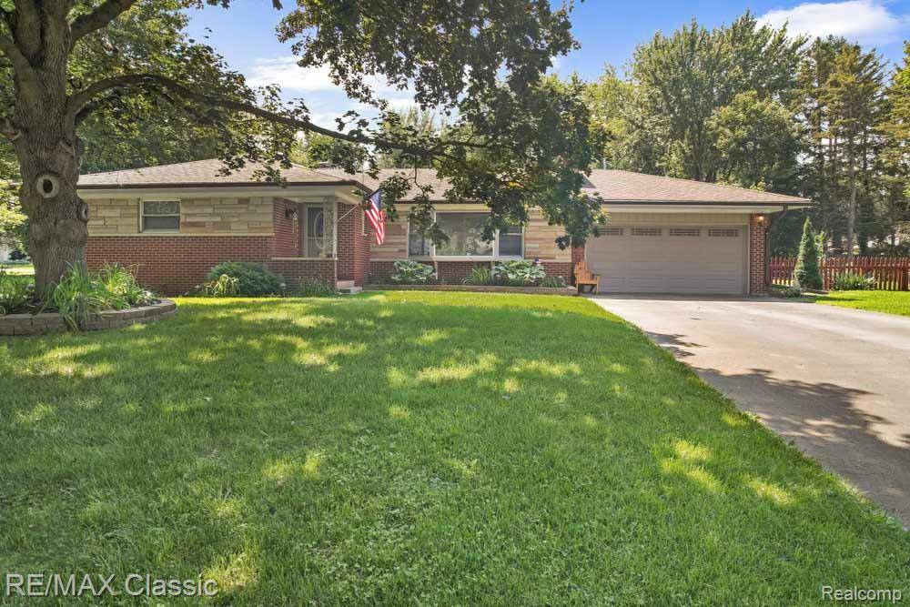 South Lyon, MI 48178,22607 Kay ST