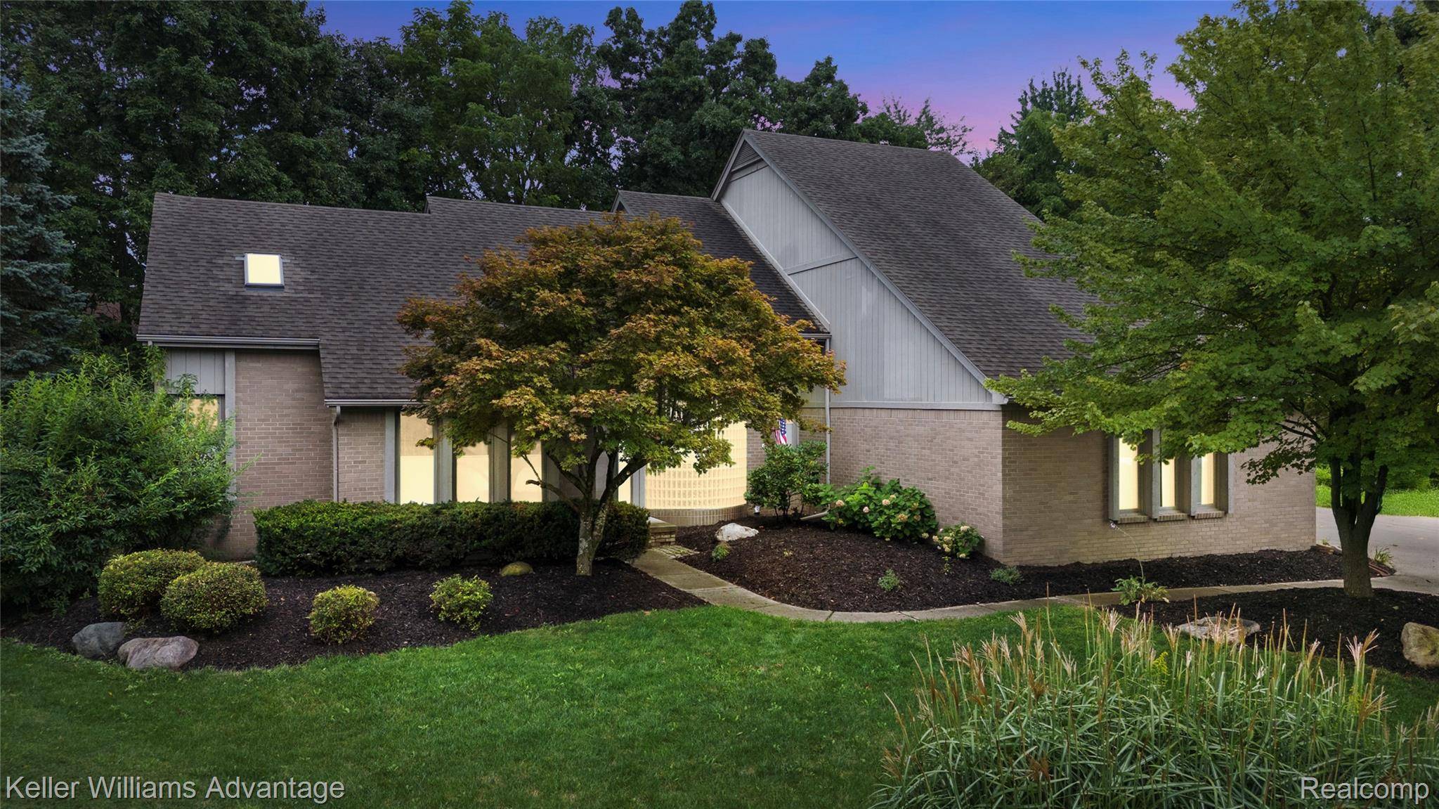 Novi, MI 48374,24454 Redwing DR