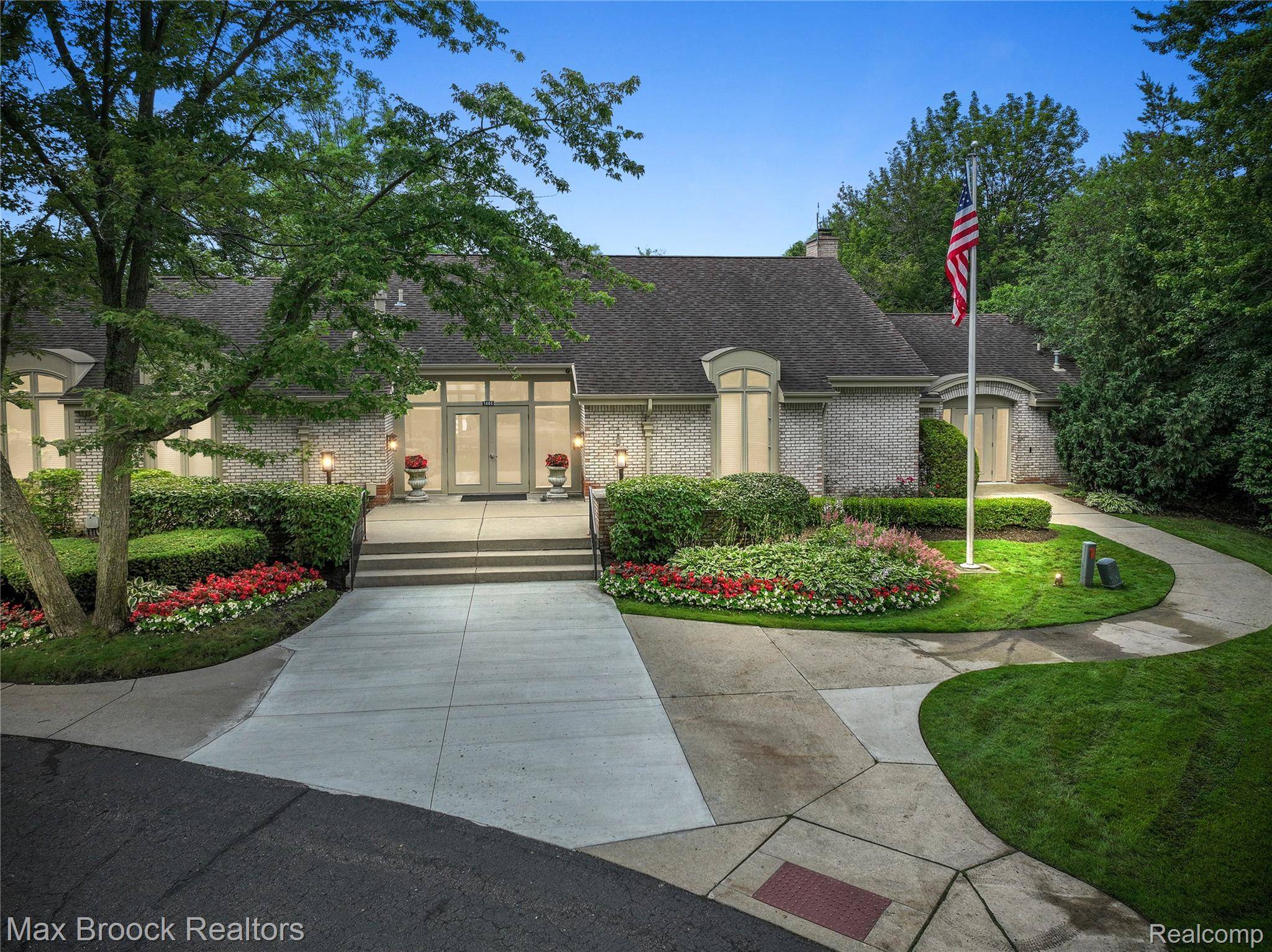 Bloomfield Hills, MI 48304,1132 Hillpointe CIR