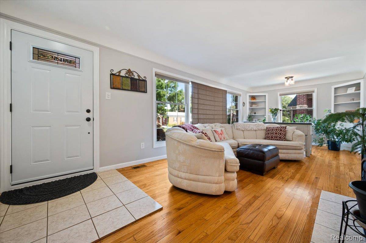 Dearborn, MI 48128,1835 Highview ST