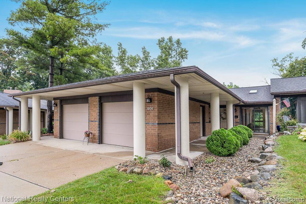 Rochester Hills, MI 48307,906 Wexford WAY #3