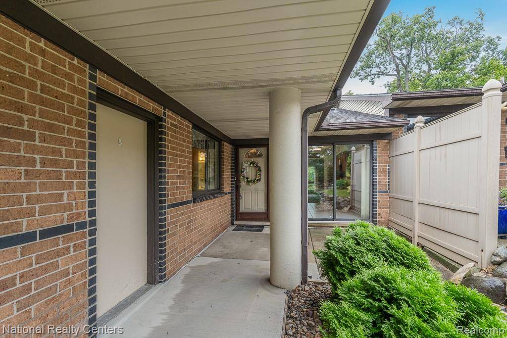 Rochester Hills, MI 48307,906 Wexford WAY #3