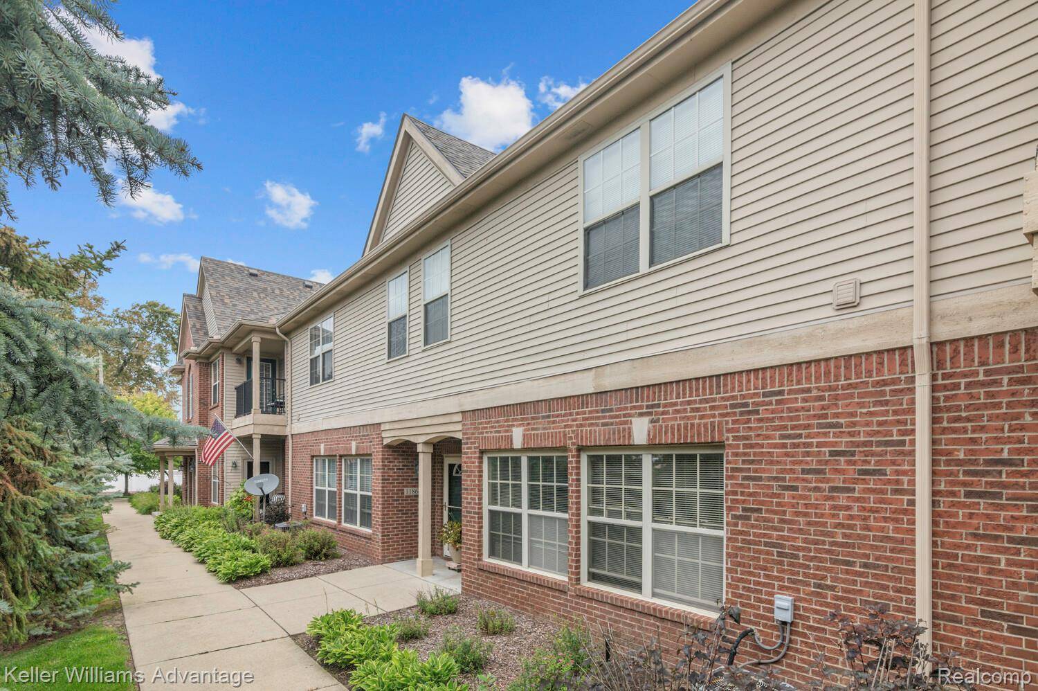 Livonia, MI 48150,11864 Farmington RD