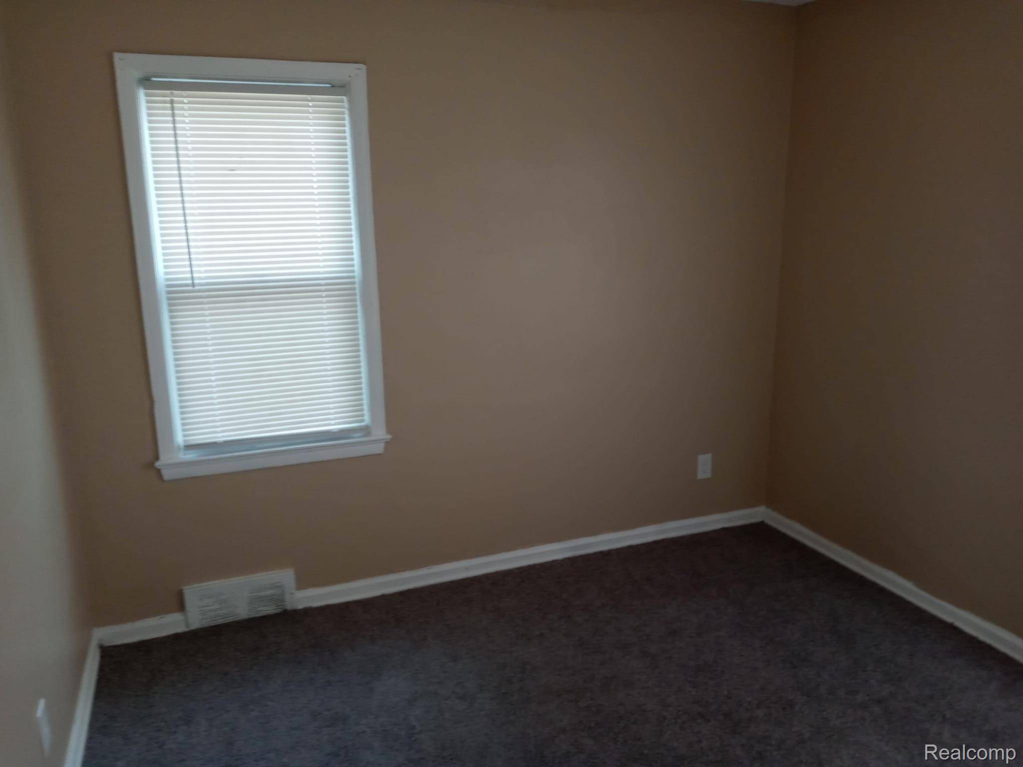 Detroit, MI 48228,8111 Warwick ST