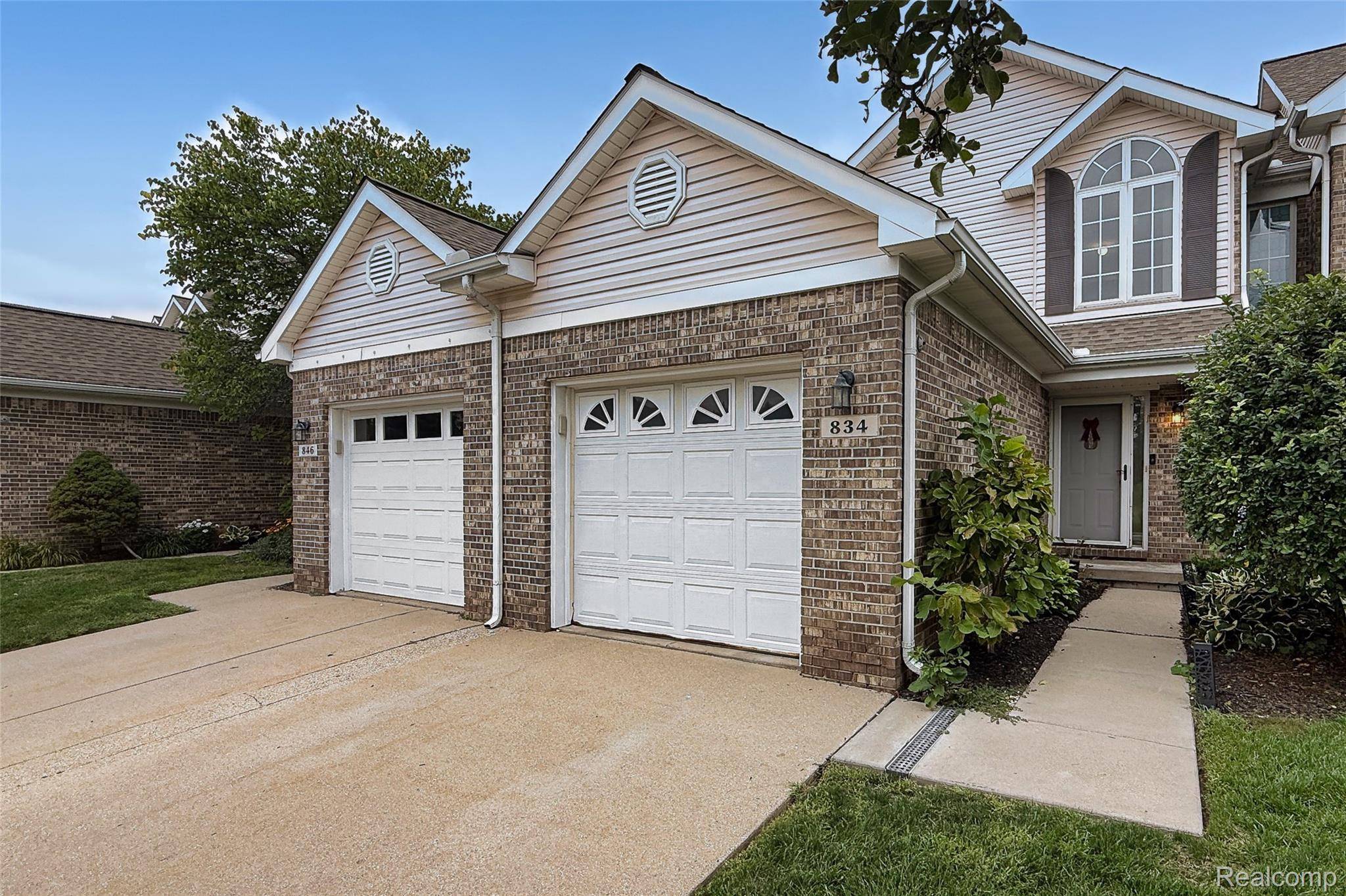 Wixom, MI 48393,834 Natures Cove CT