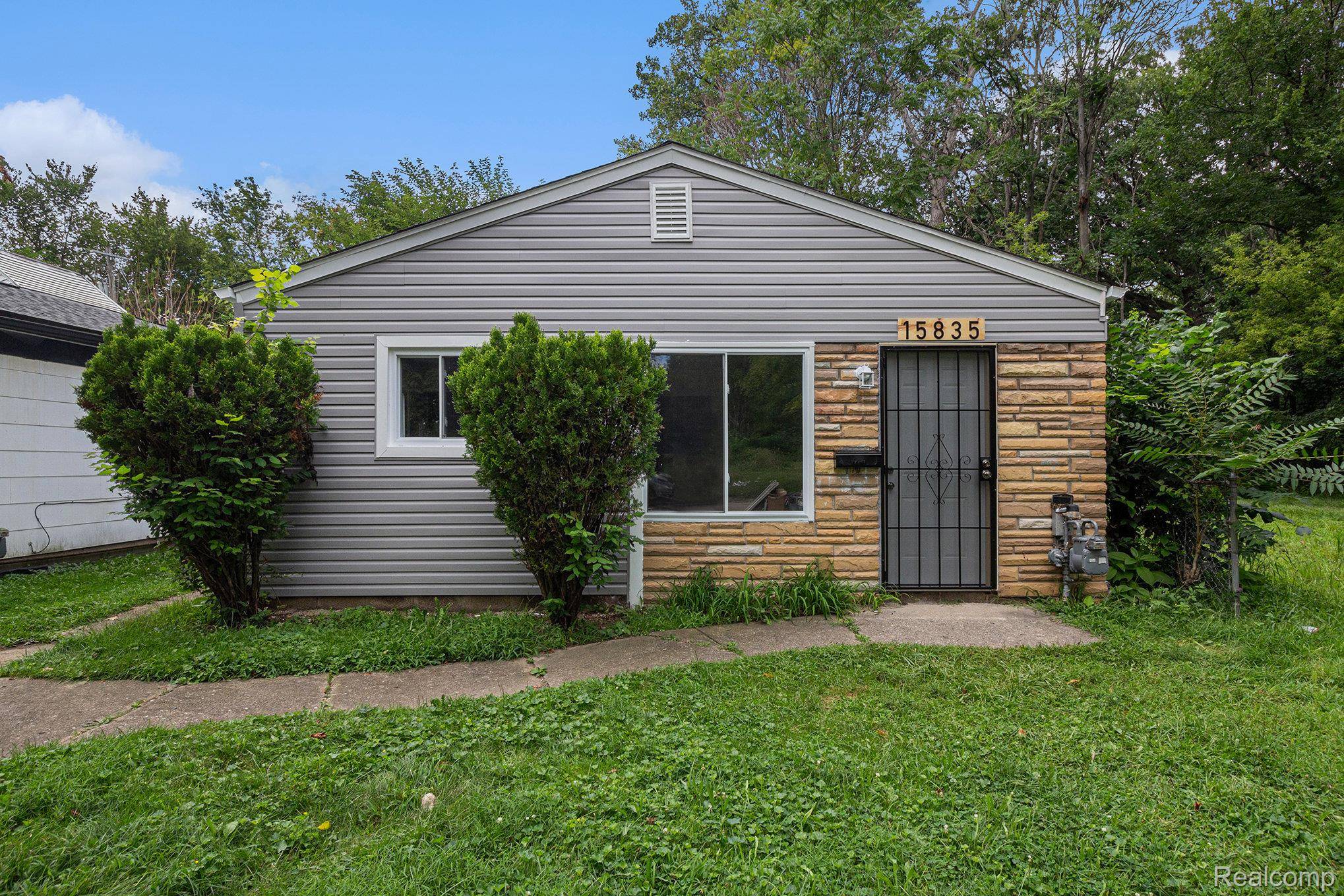 Detroit, MI 48223,15835 Burgess ST