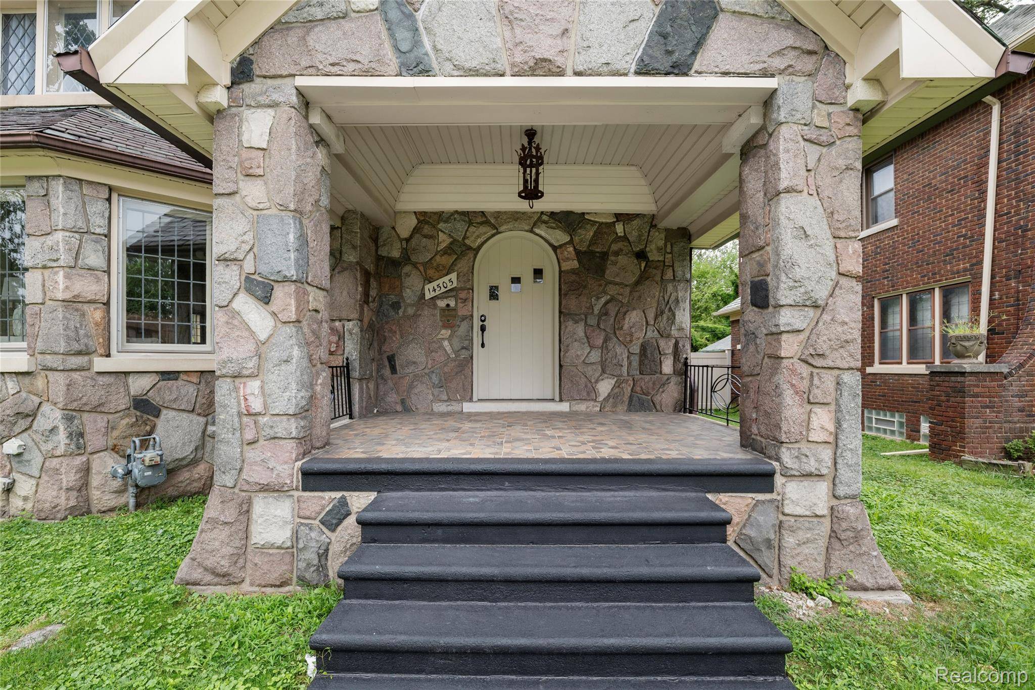 Detroit, MI 48227,14505 Woodmont AVE