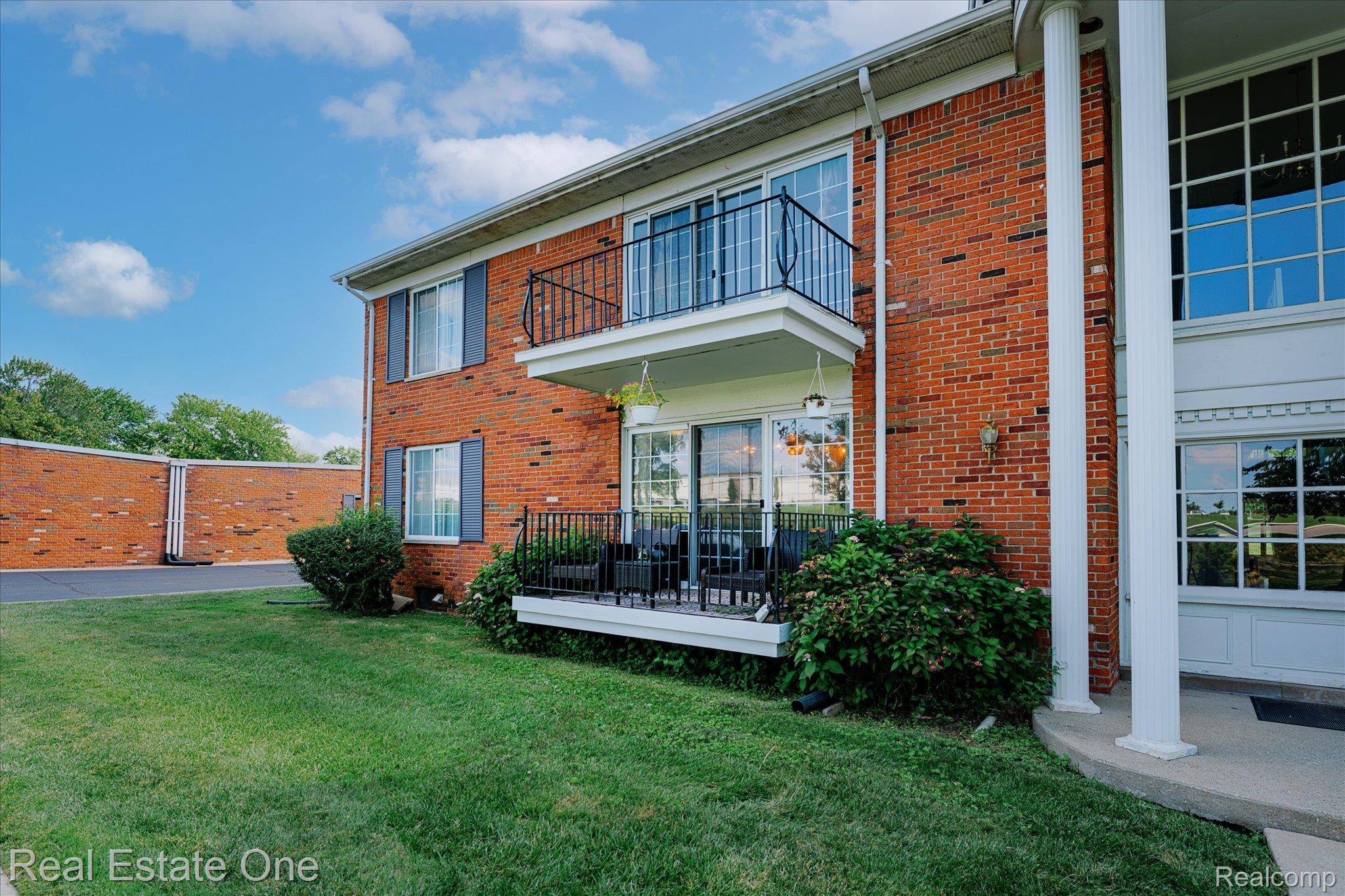 Bloomfield Hills, MI 48304,430 Fox Hills DR N #A-1