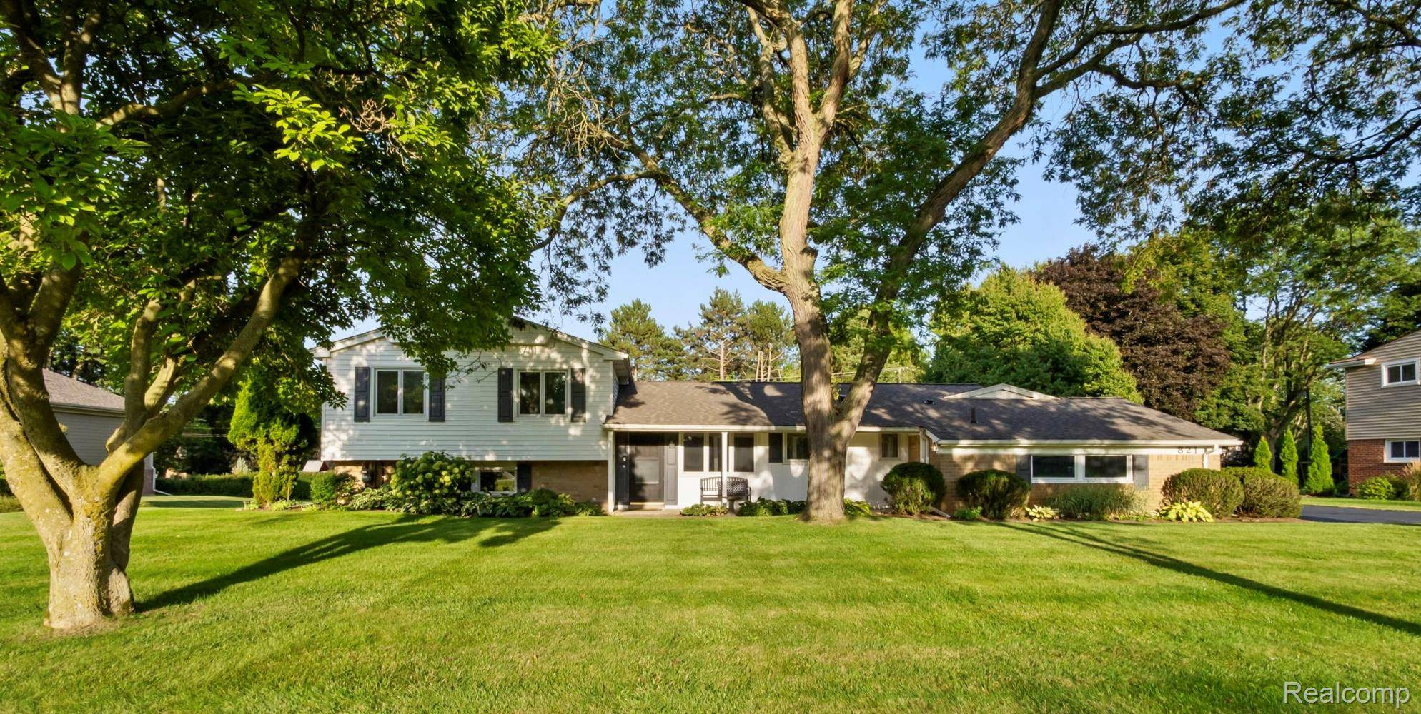 Rochester Hills, MI 48309,821 Castlebar DR