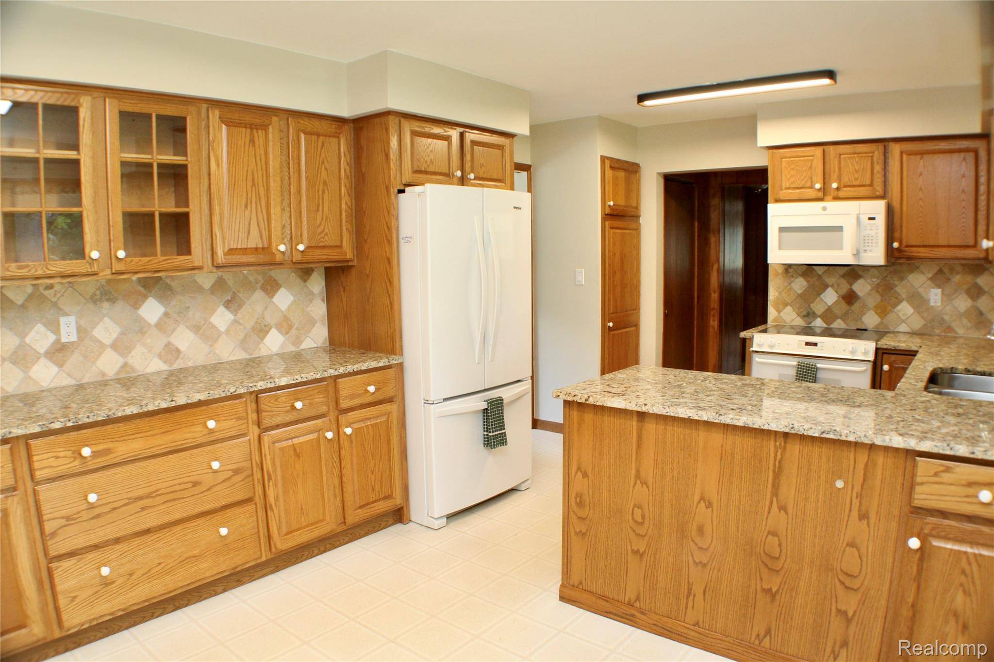 Rochester Hills, MI 48309,821 Castlebar DR