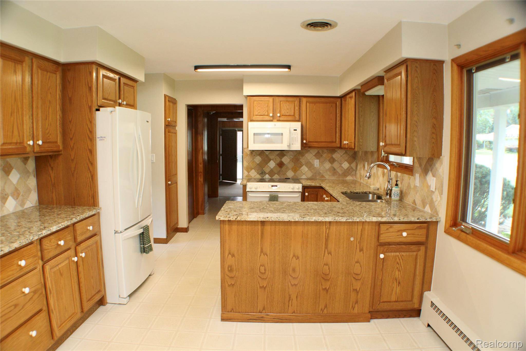 Rochester Hills, MI 48309,821 Castlebar DR