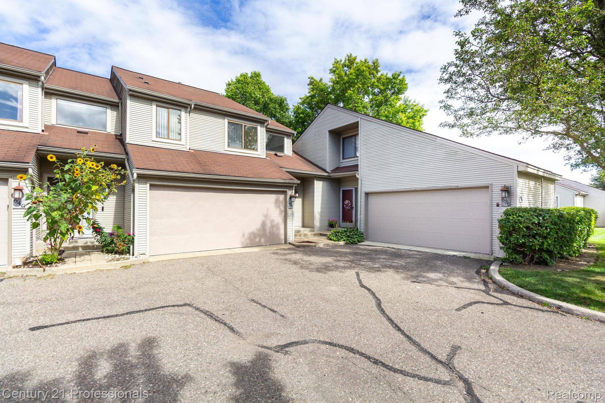 Rochester Hills, MI 48307,638 Ashley CIR