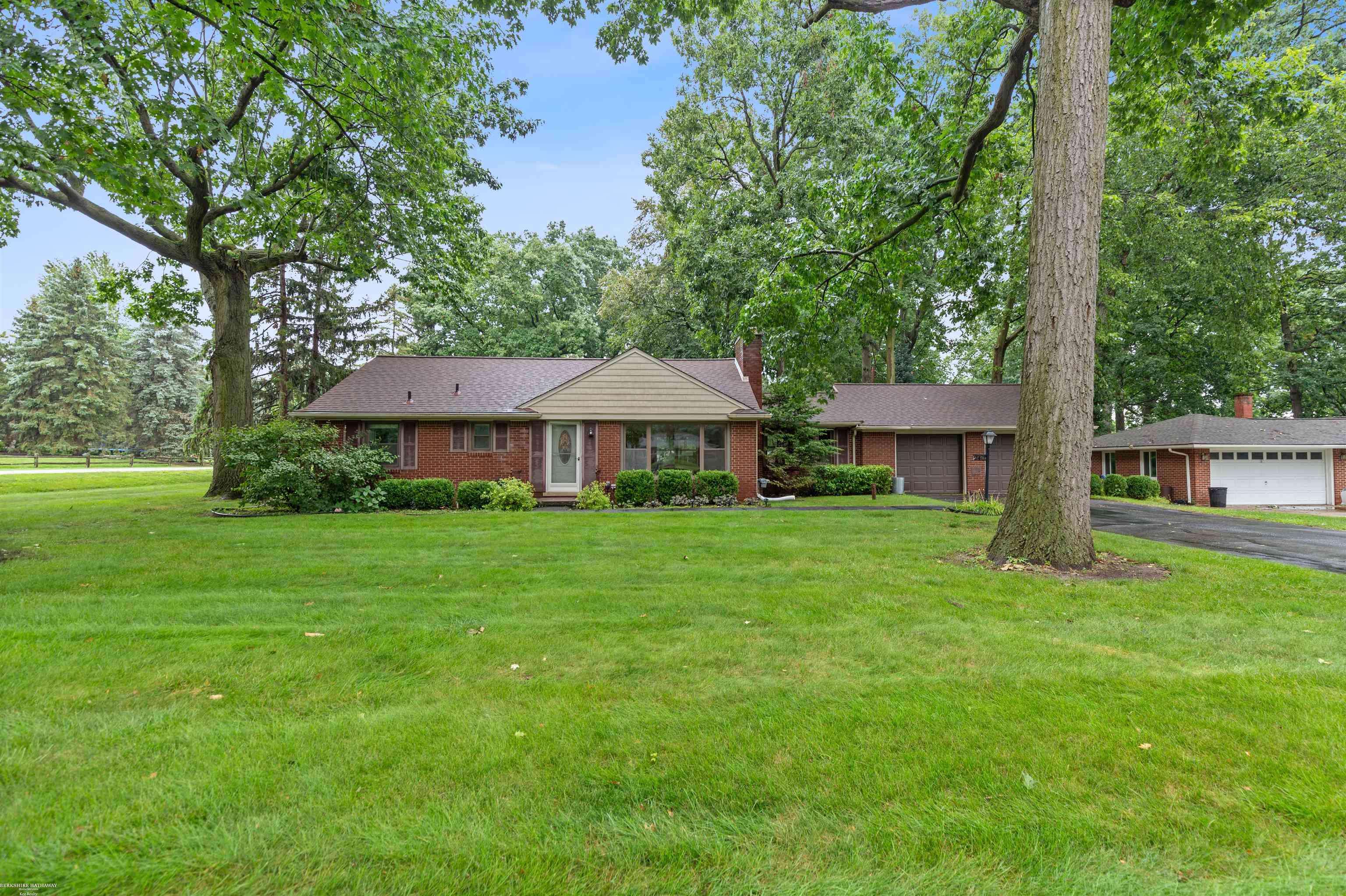 Rochester Hills, MI 48307,240 Montmorency RD