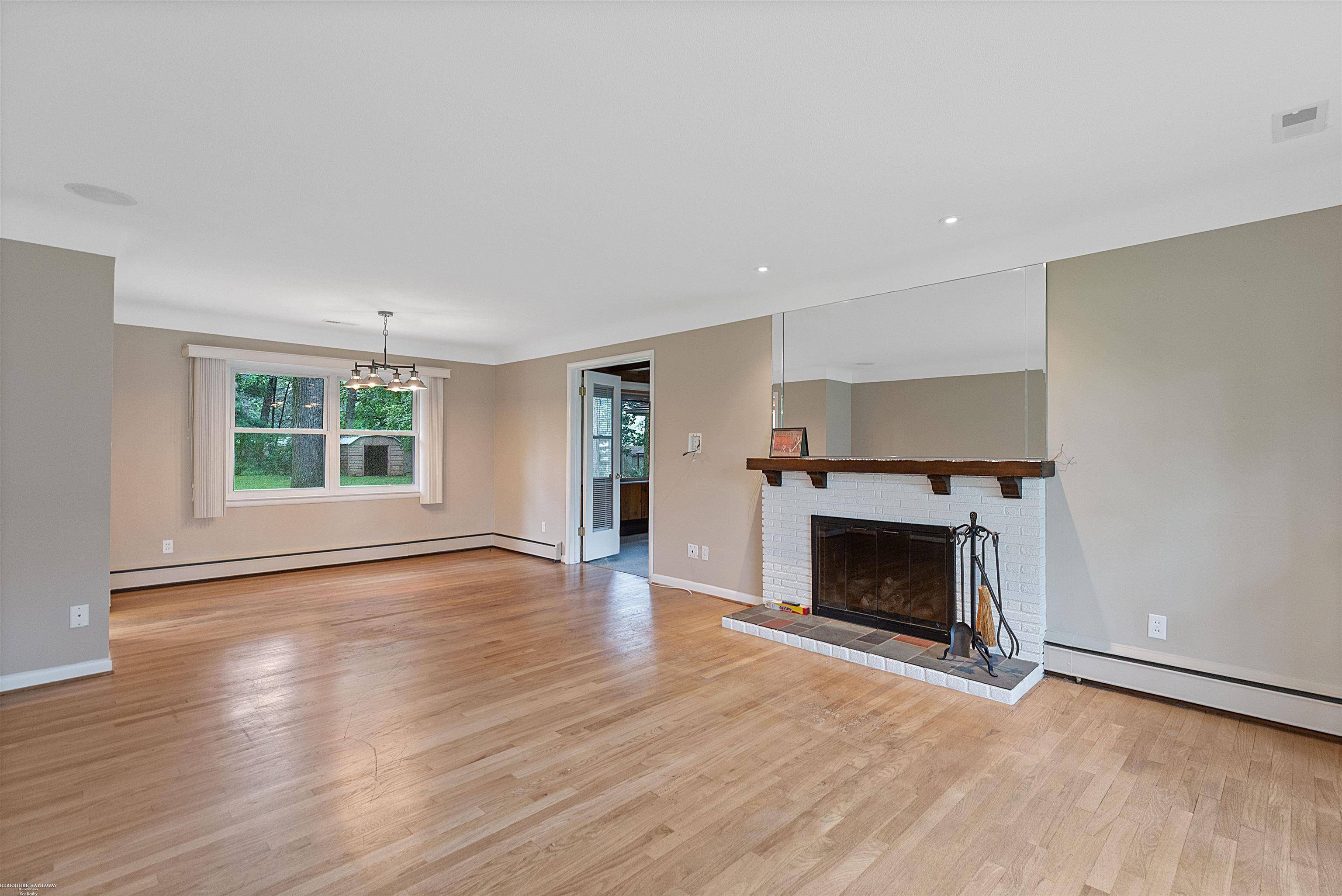 Rochester Hills, MI 48307,240 Montmorency RD