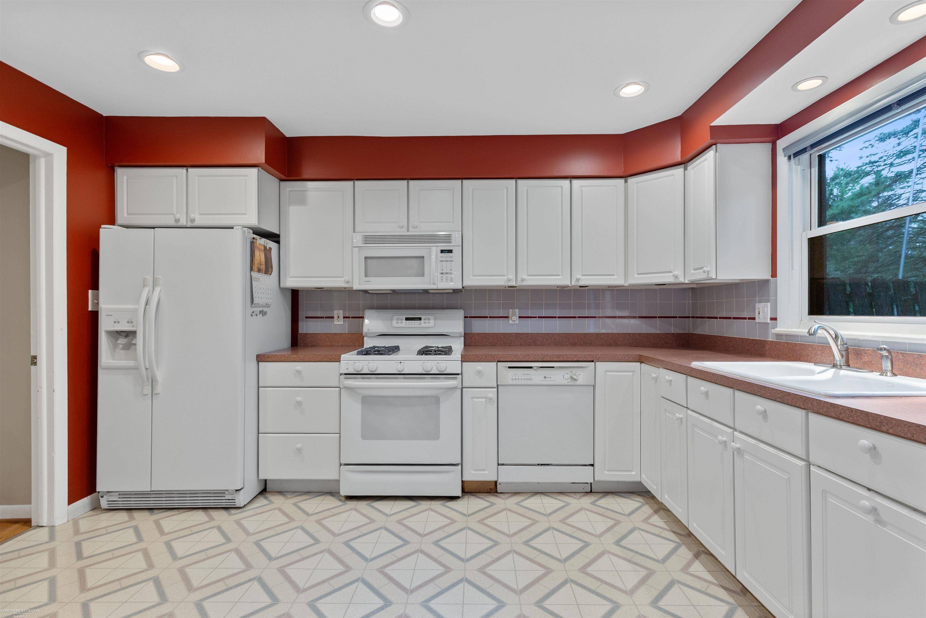 Rochester Hills, MI 48307,240 Montmorency RD