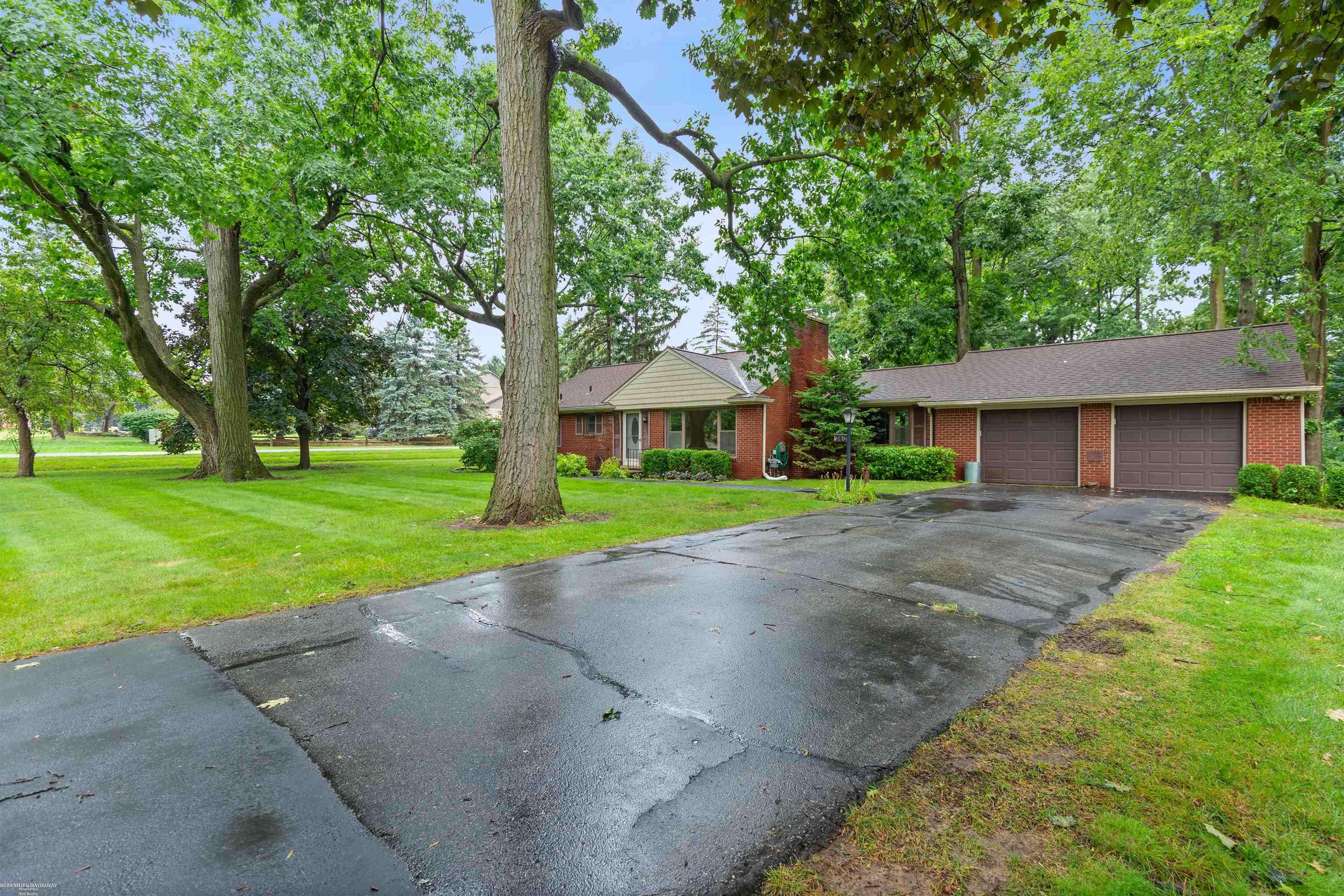 Rochester Hills, MI 48307,240 Montmorency RD