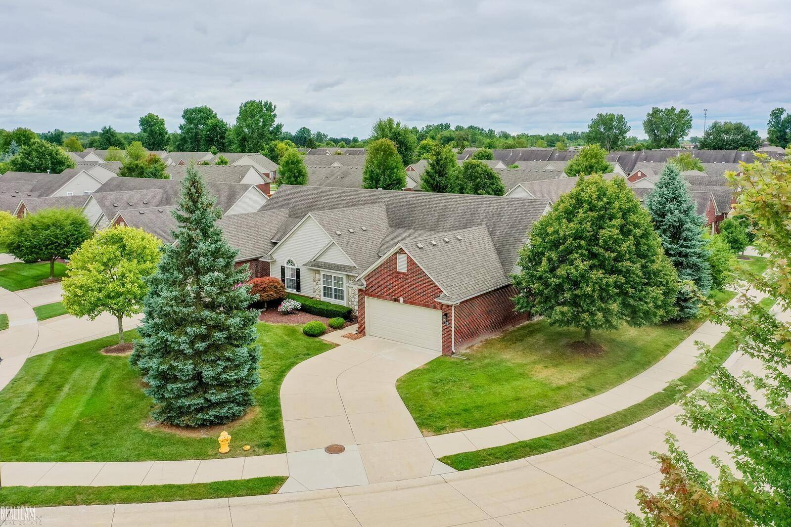 Macomb, MI 48042,17122 Garland DR