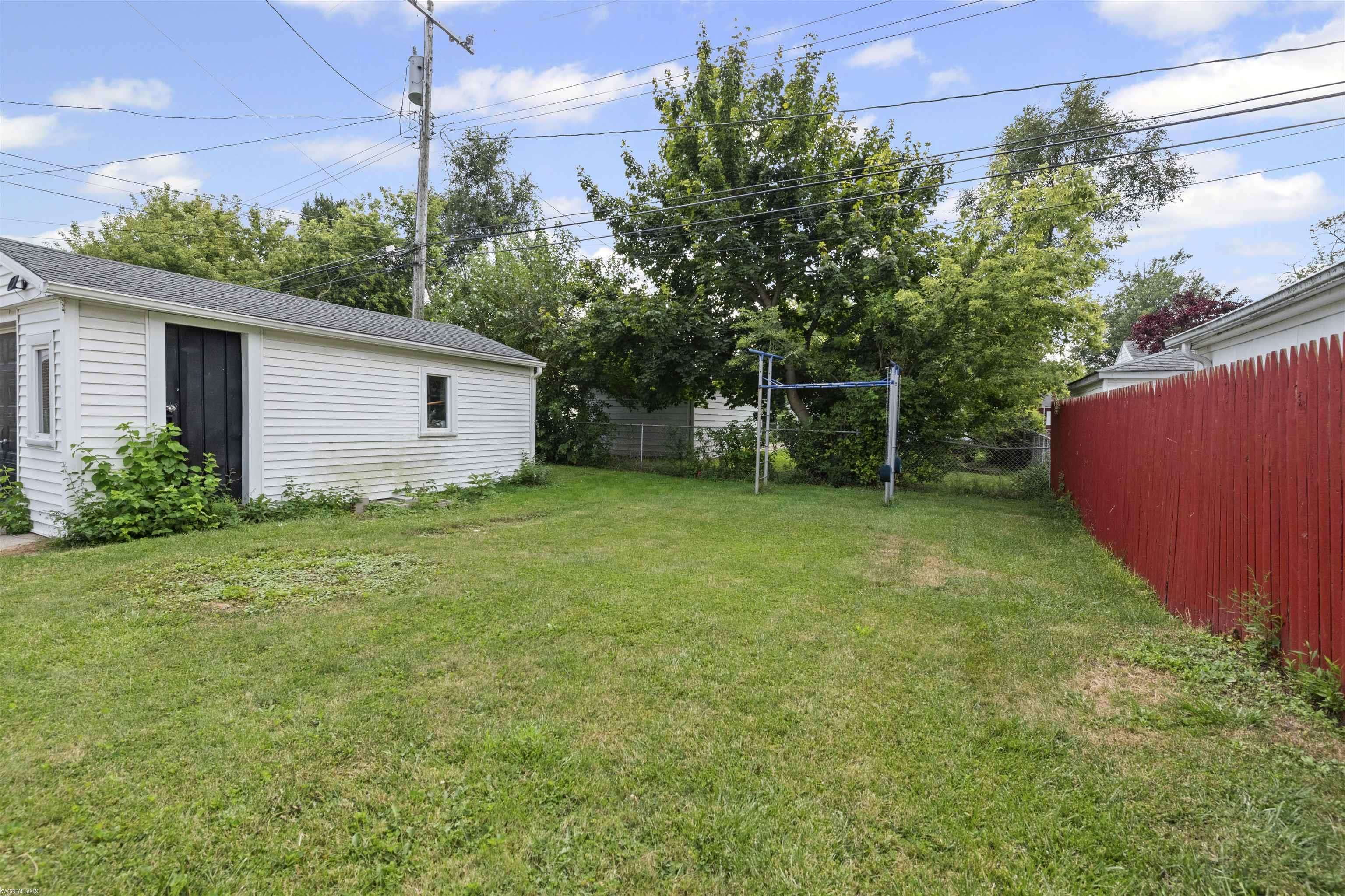 Harper Woods, MI 48225,19130 Kenosha ST