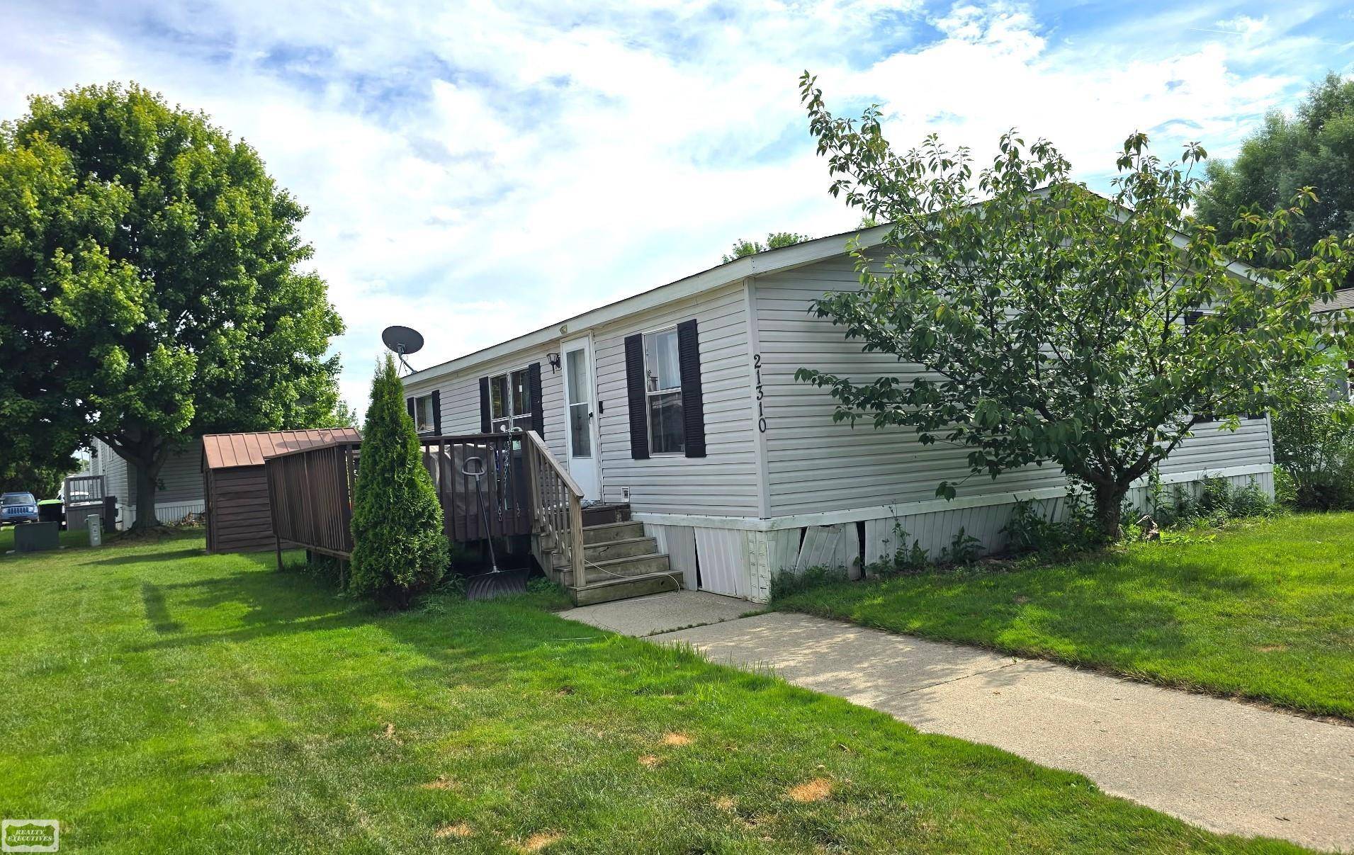 Macomb, MI 48044,21310 Boquet DR