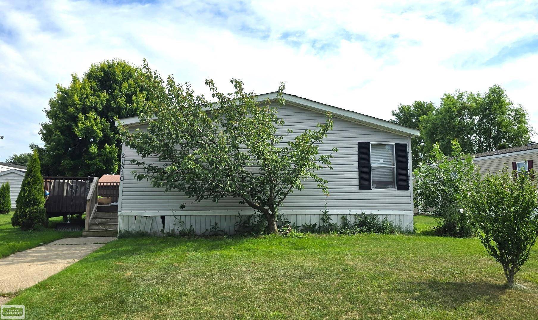 Macomb, MI 48044,21310 Boquet DR