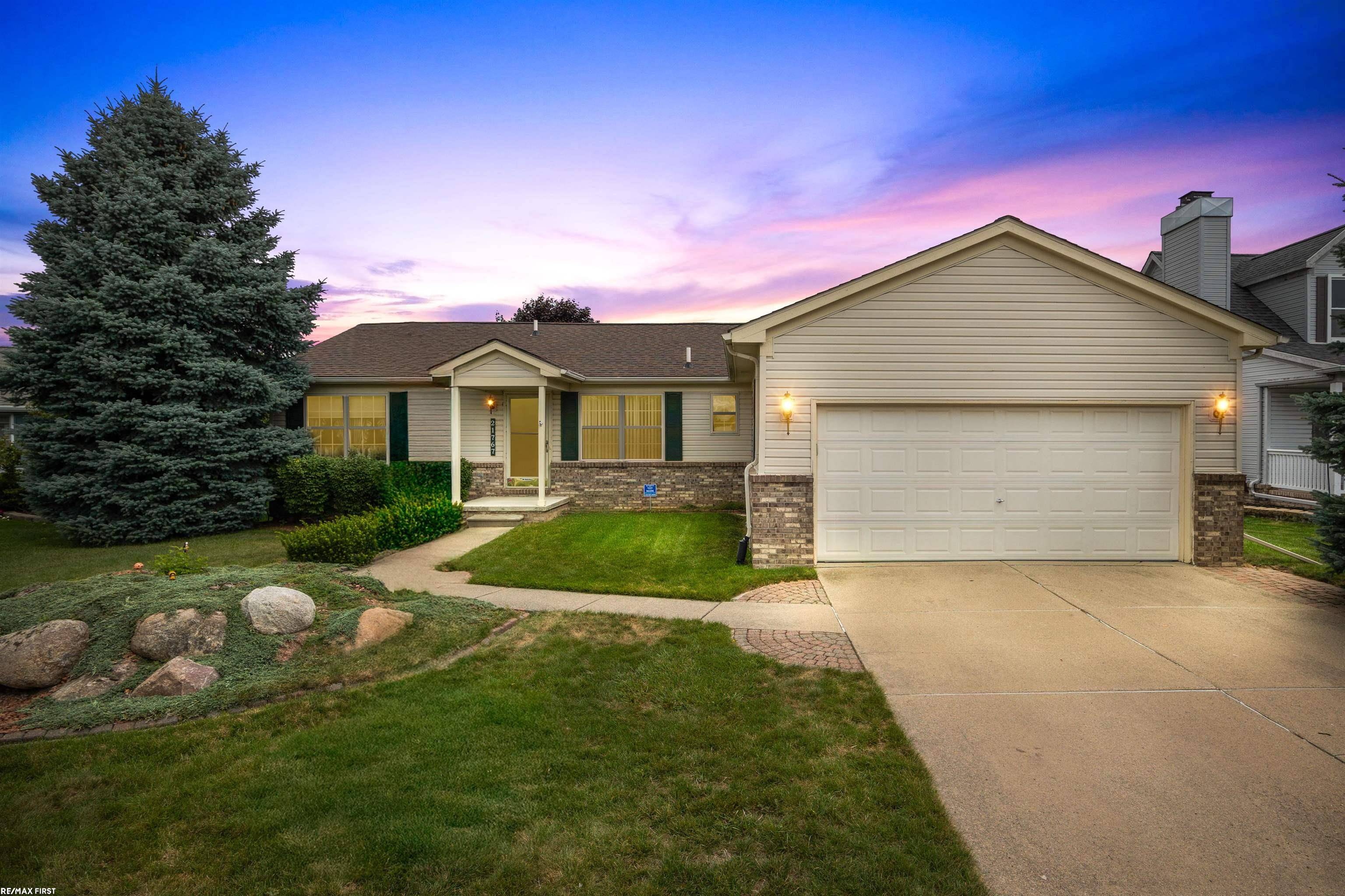 Macomb, MI 48044,21767 Brookside North DR