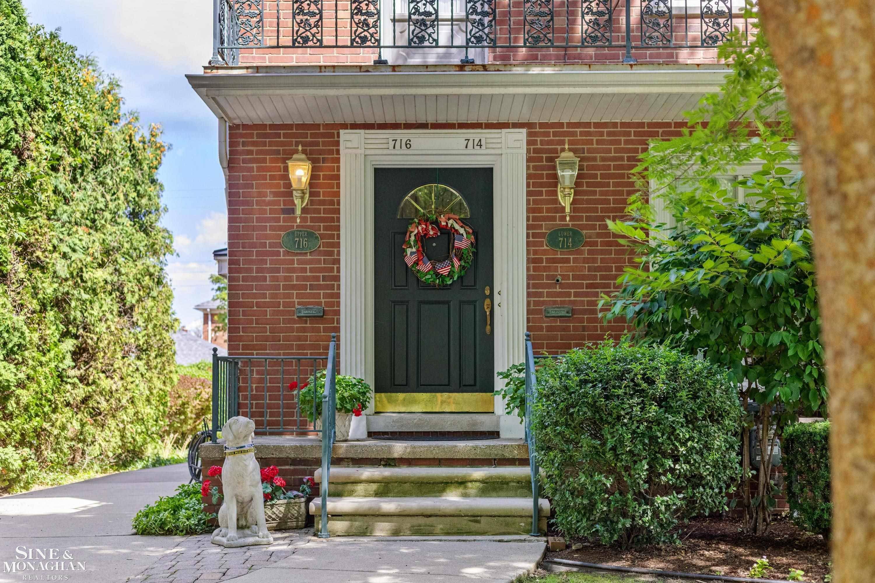 Grosse Pointe Park, MI 48230,716 Trombley RD