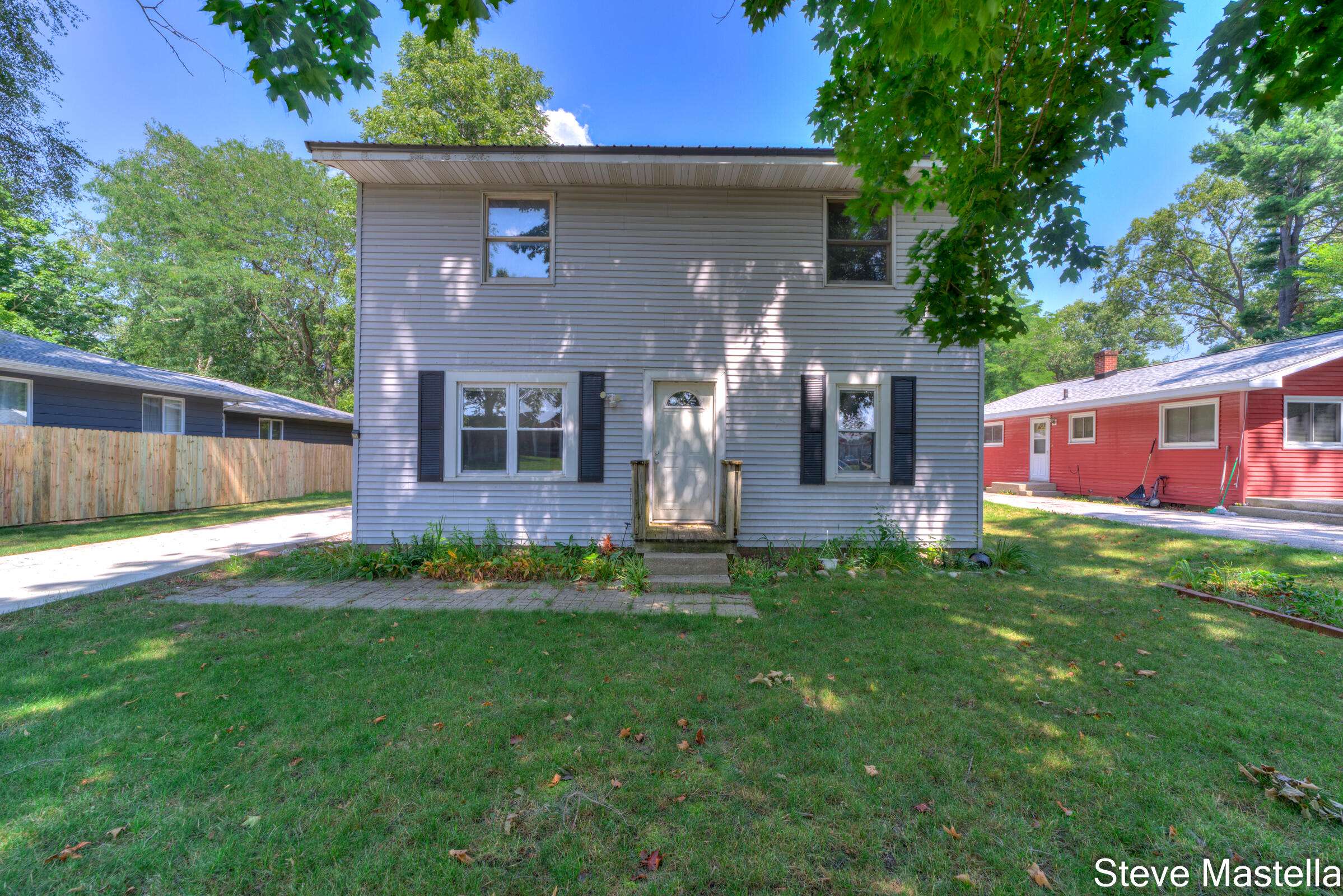 Whitehall, MI 49461,616 E Slocum ST